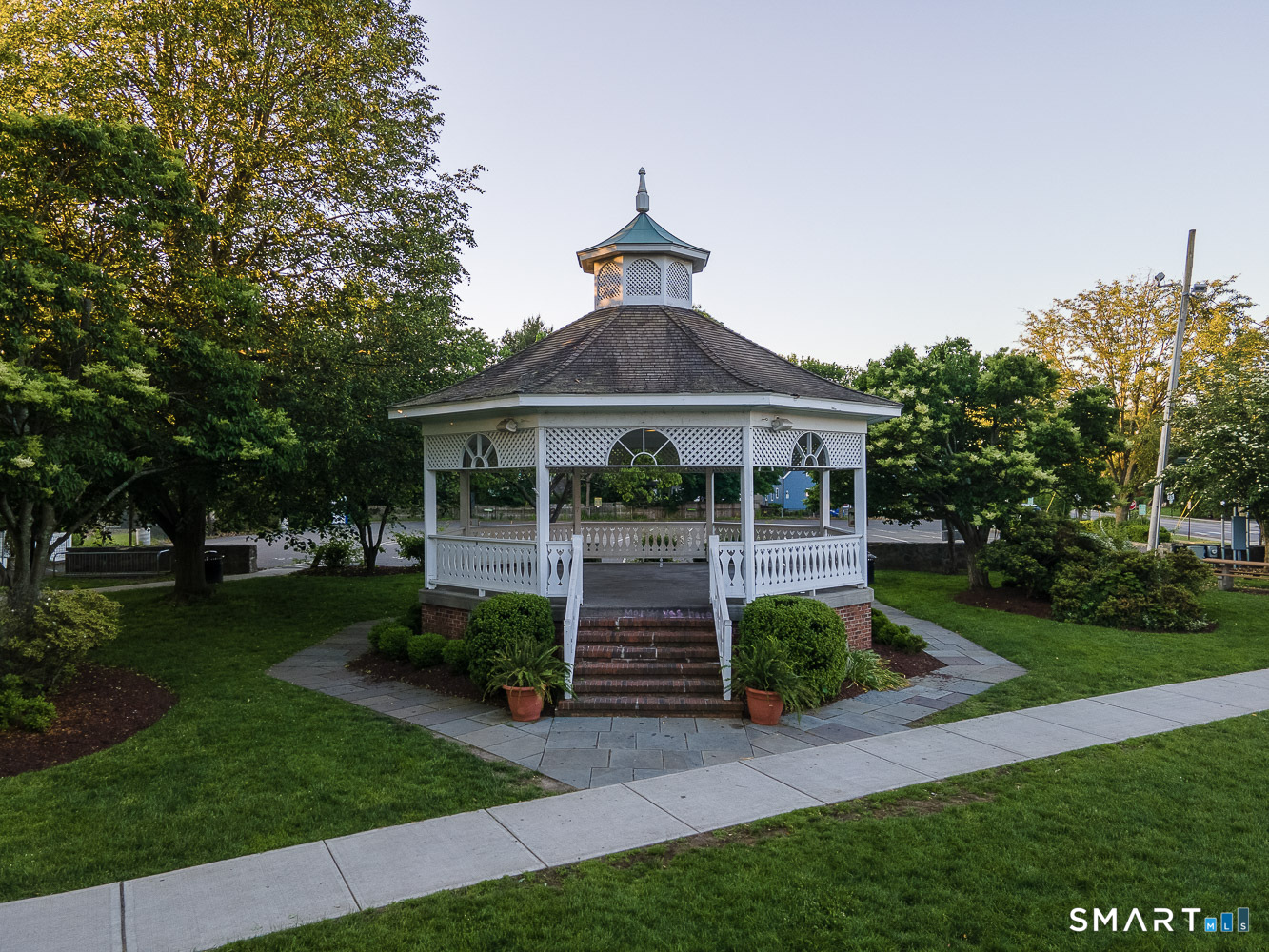 Photo 32 of 131 Beach Road, Fairfield, CT