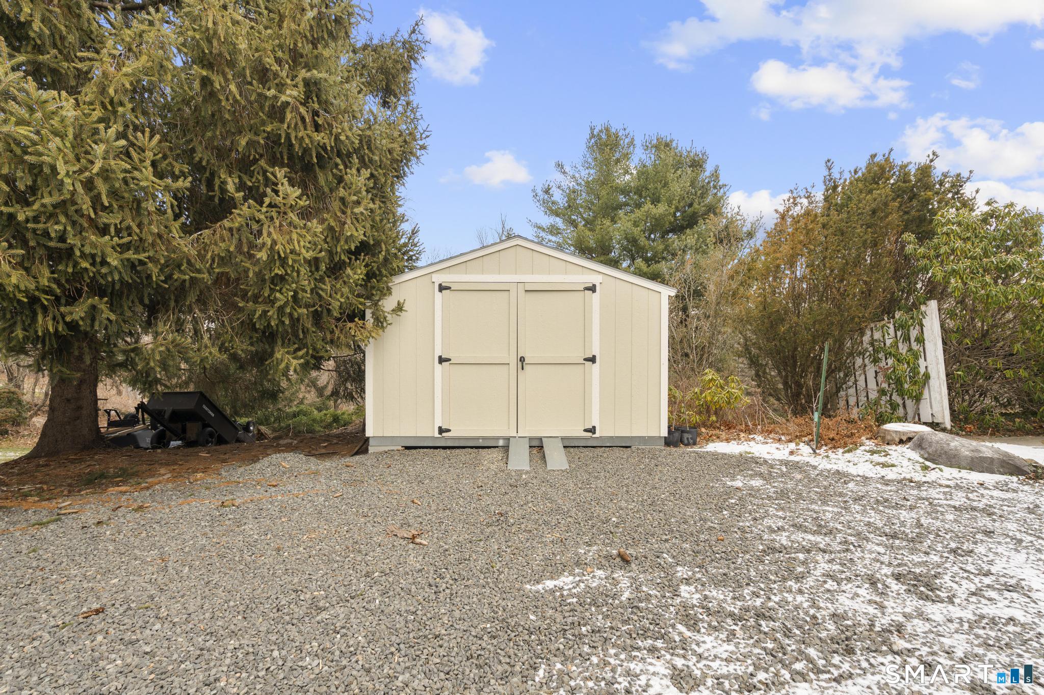 Homes for sale in Middlebury, CT | 84 Munson Rd, Middlebury, CT 06762 | MLS# 24145916