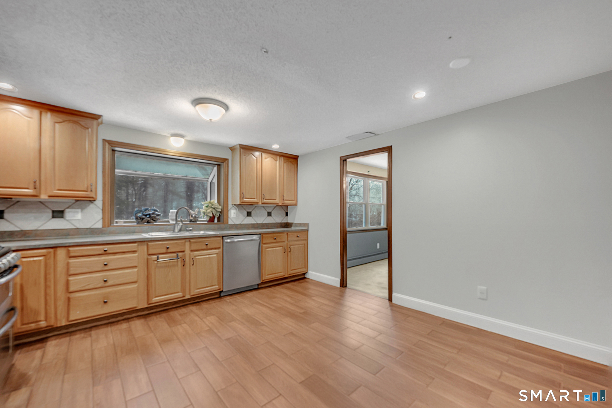 Homes for sale in Avon, CT | 40 Homestead Ln, Avon, CT 06001 | MLS# 24145569