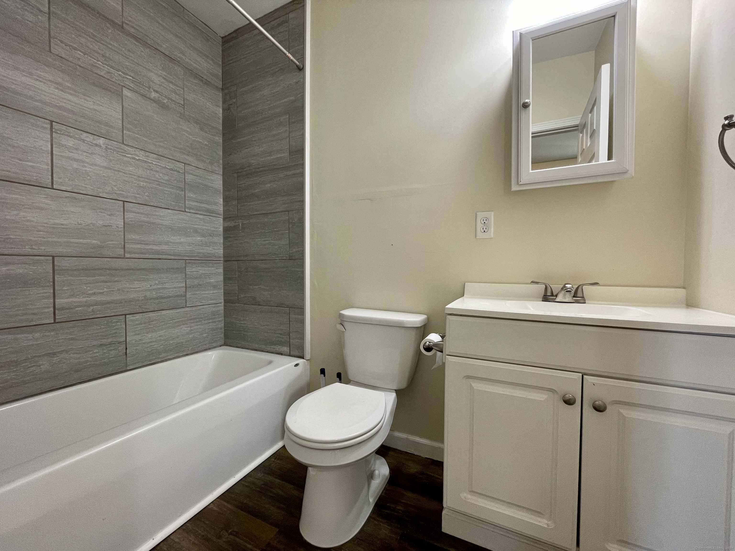 14 Dwight, Bristol, 06010, 2 Bedrooms Bedrooms, 0 ,1 BathroomBathrooms,Residential Rental,For Sale,Dwight,0,24146636