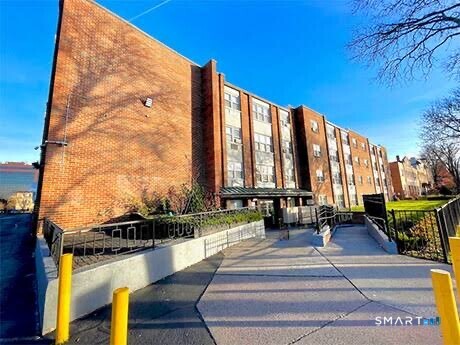 Photo 9 of 194 Washington Street, Hartford, CT