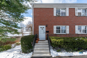 240 Wardwell Street, Unit APT 26