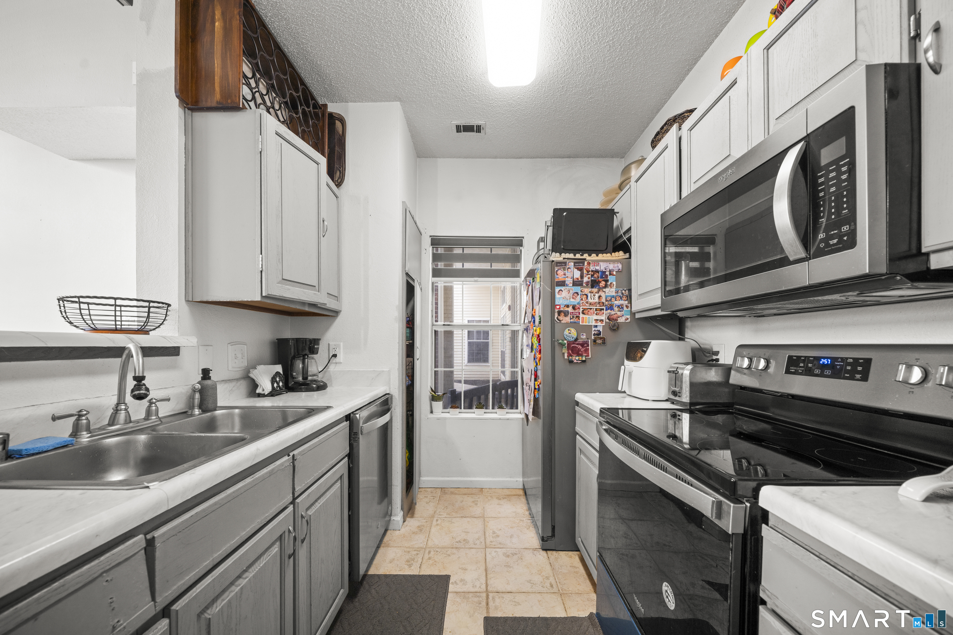 Photo 8 of 211 Carriage Crossing Lane, Middletown, CT