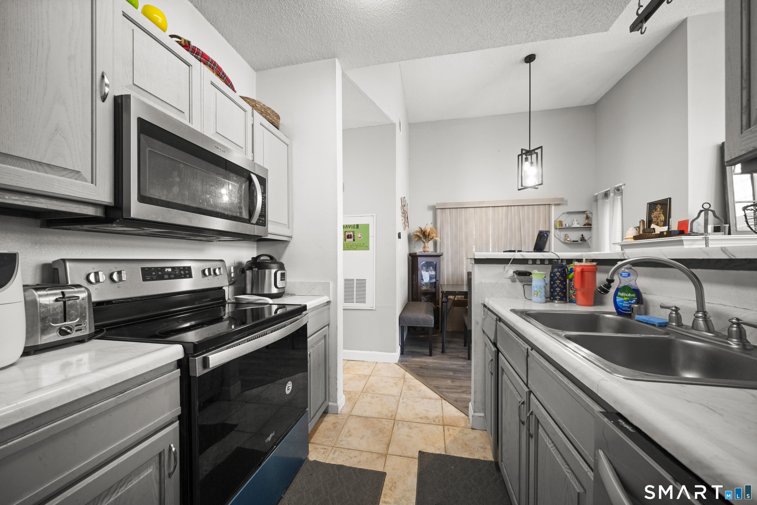 Photo 10 of 211 Carriage Crossing Lane, Middletown, CT