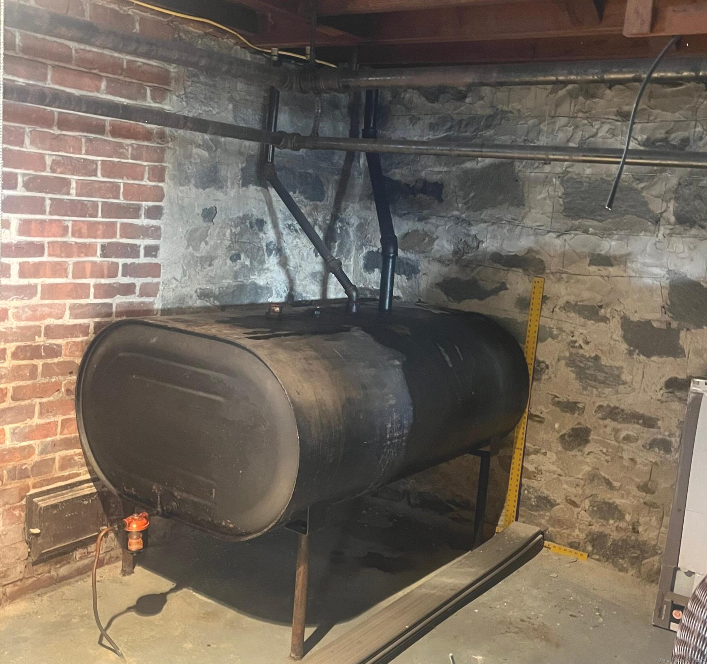 Homes for sale in Ansonia, CT | 16 Holbrook Ct, Ansonia, CT 06401 | MLS# 24146928