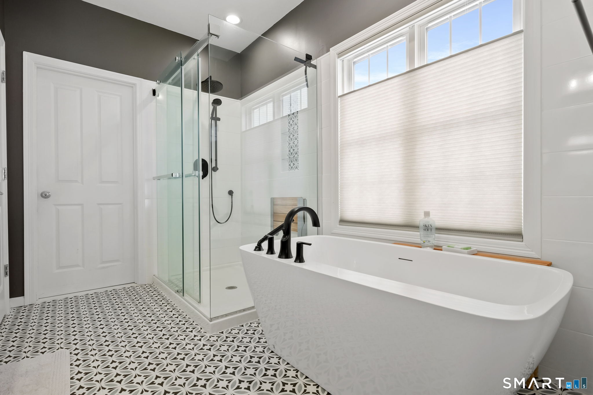 Photo 17 of 520 Traditions Court, Oxford, CT