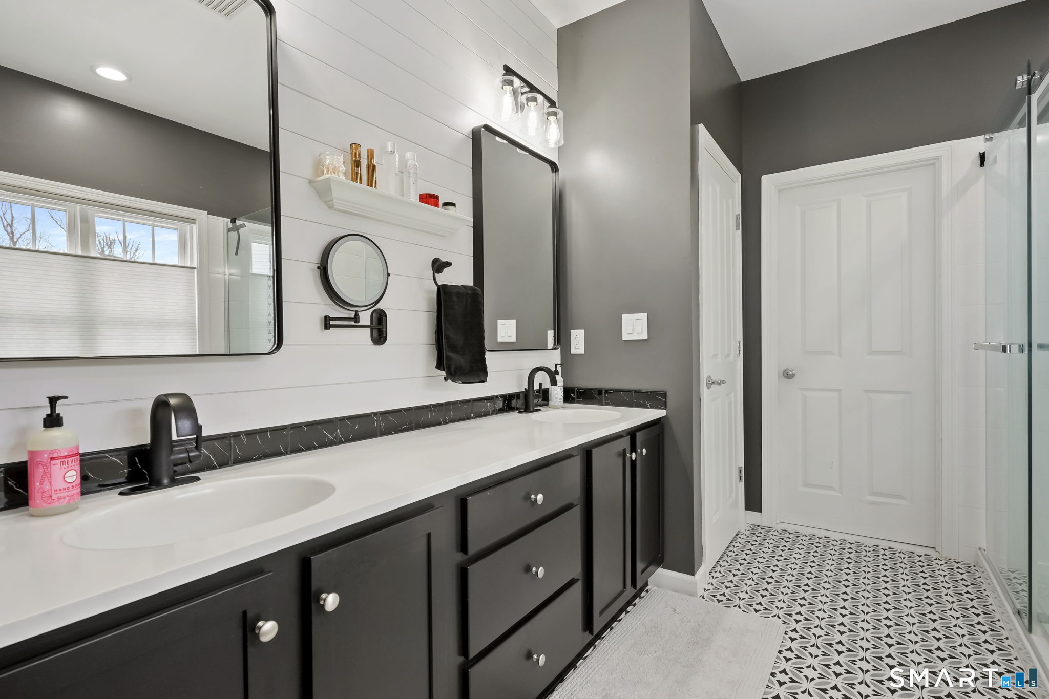 Photo 18 of 520 Traditions Court, Oxford, CT