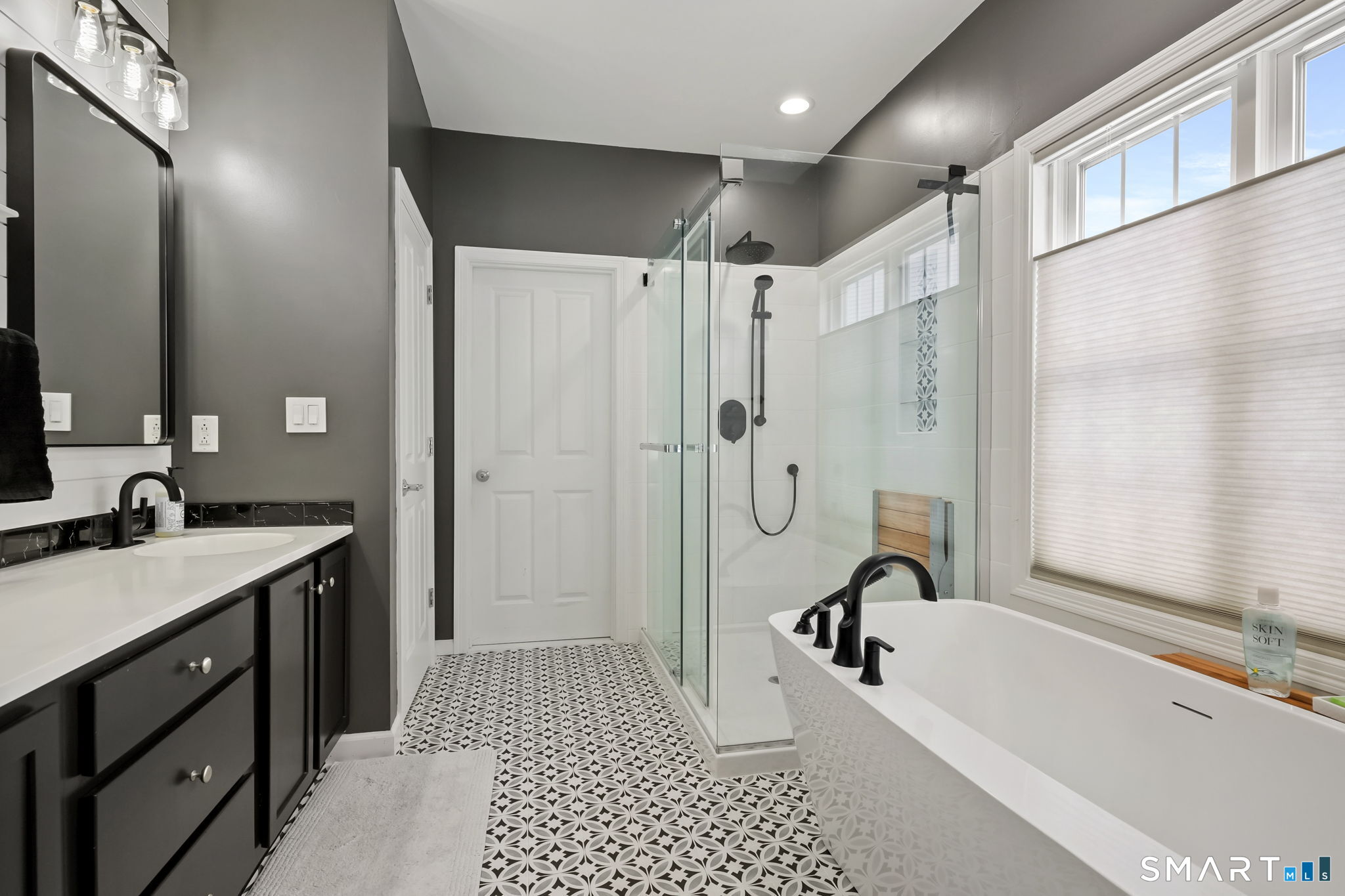 Photo 19 of 520 Traditions Court, Oxford, CT