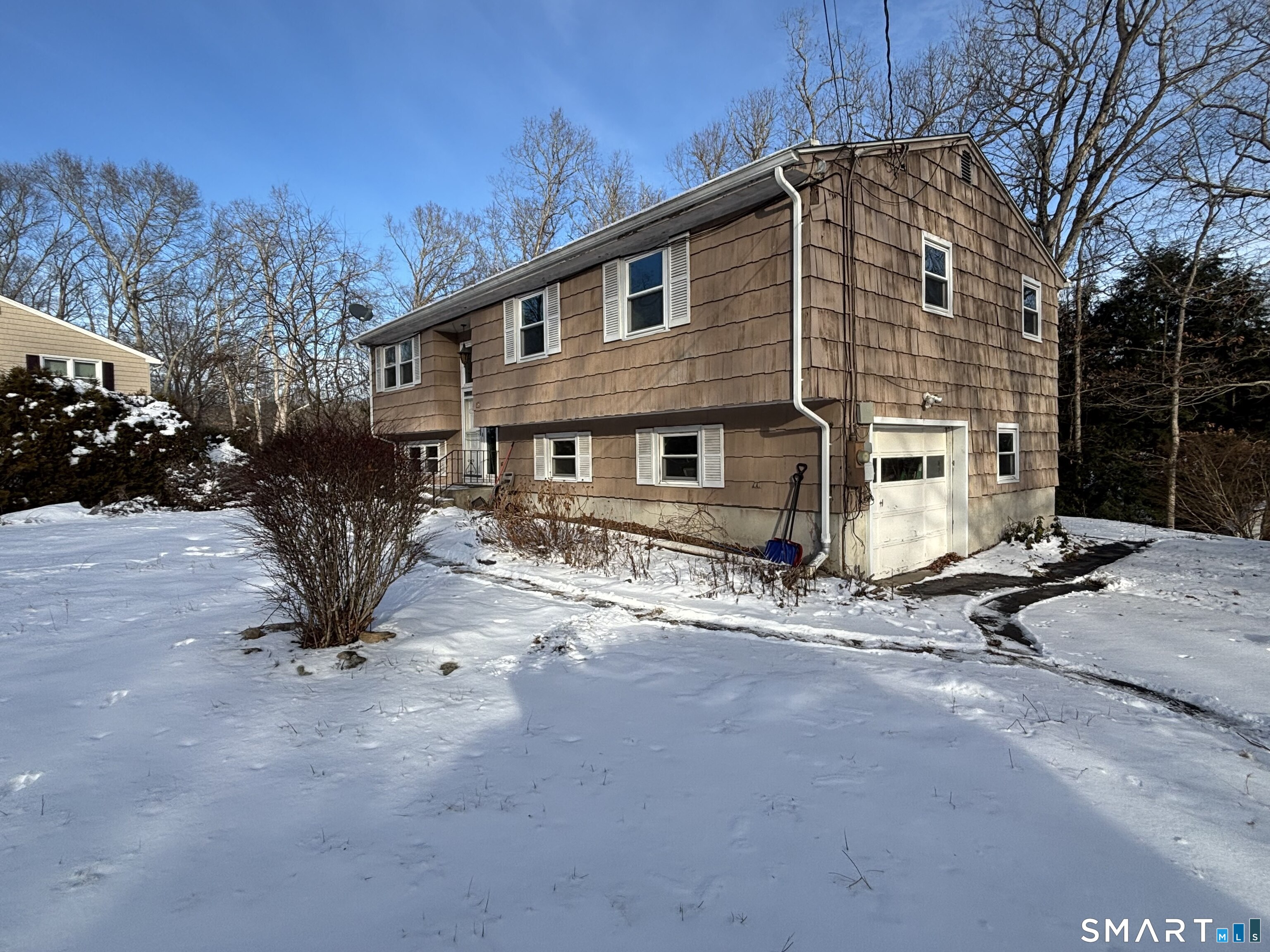 Homes for sale in East Lyme, CT | 39 Latimer Dr, East Lyme, CT 06333 | MLS# 24147185