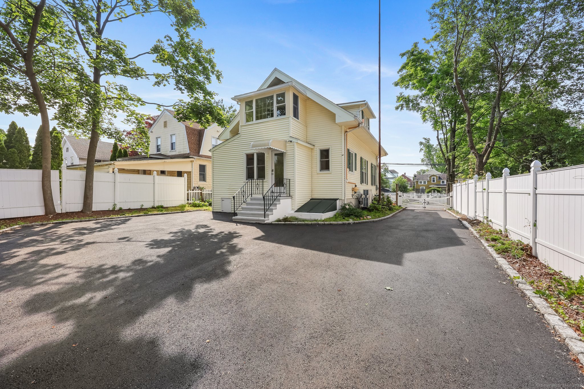 Photo 34 of 366 Suburban Avenue, Fairfield, CT