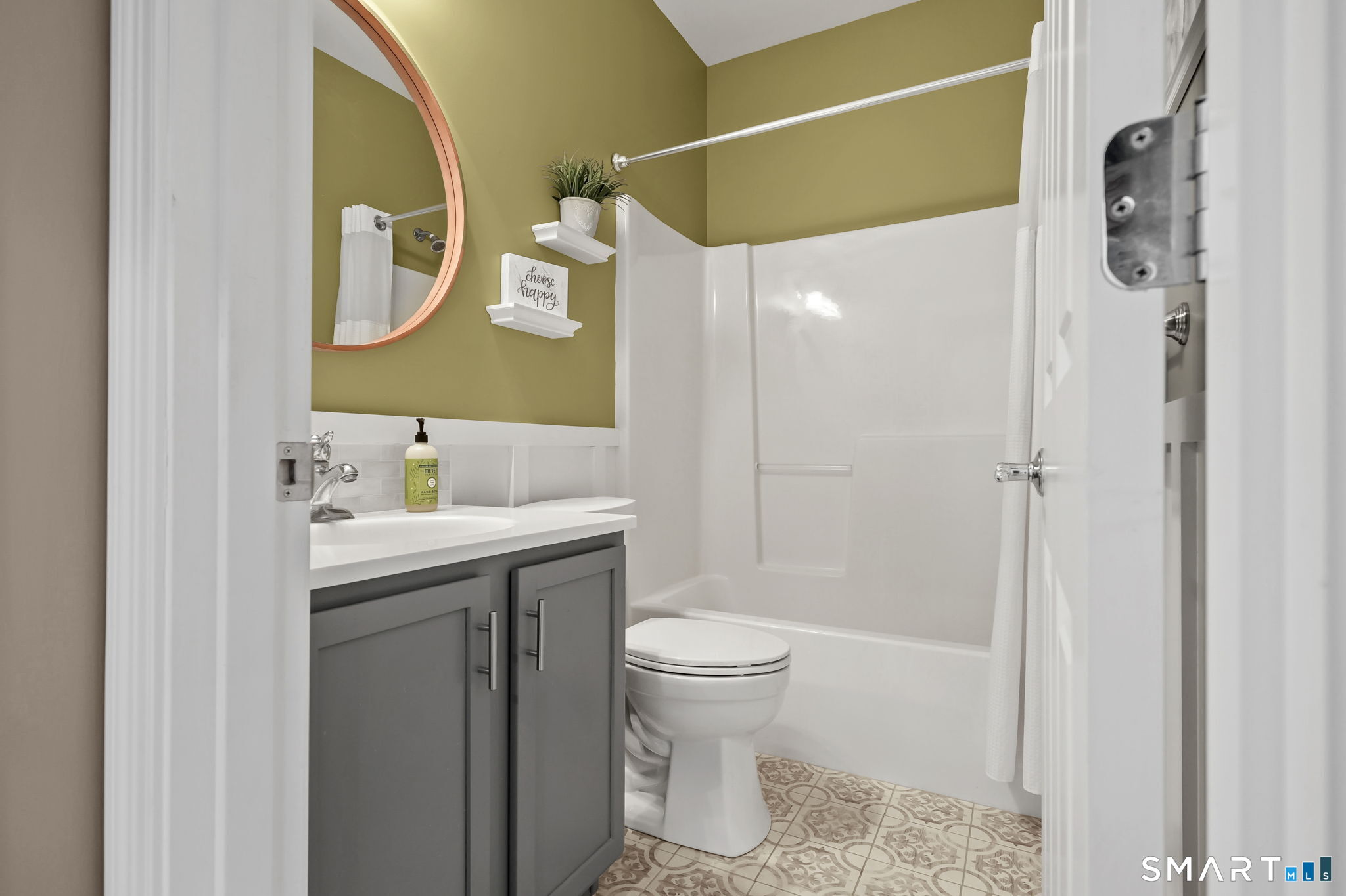 Photo 4 of 520 Traditions Court, Oxford, CT