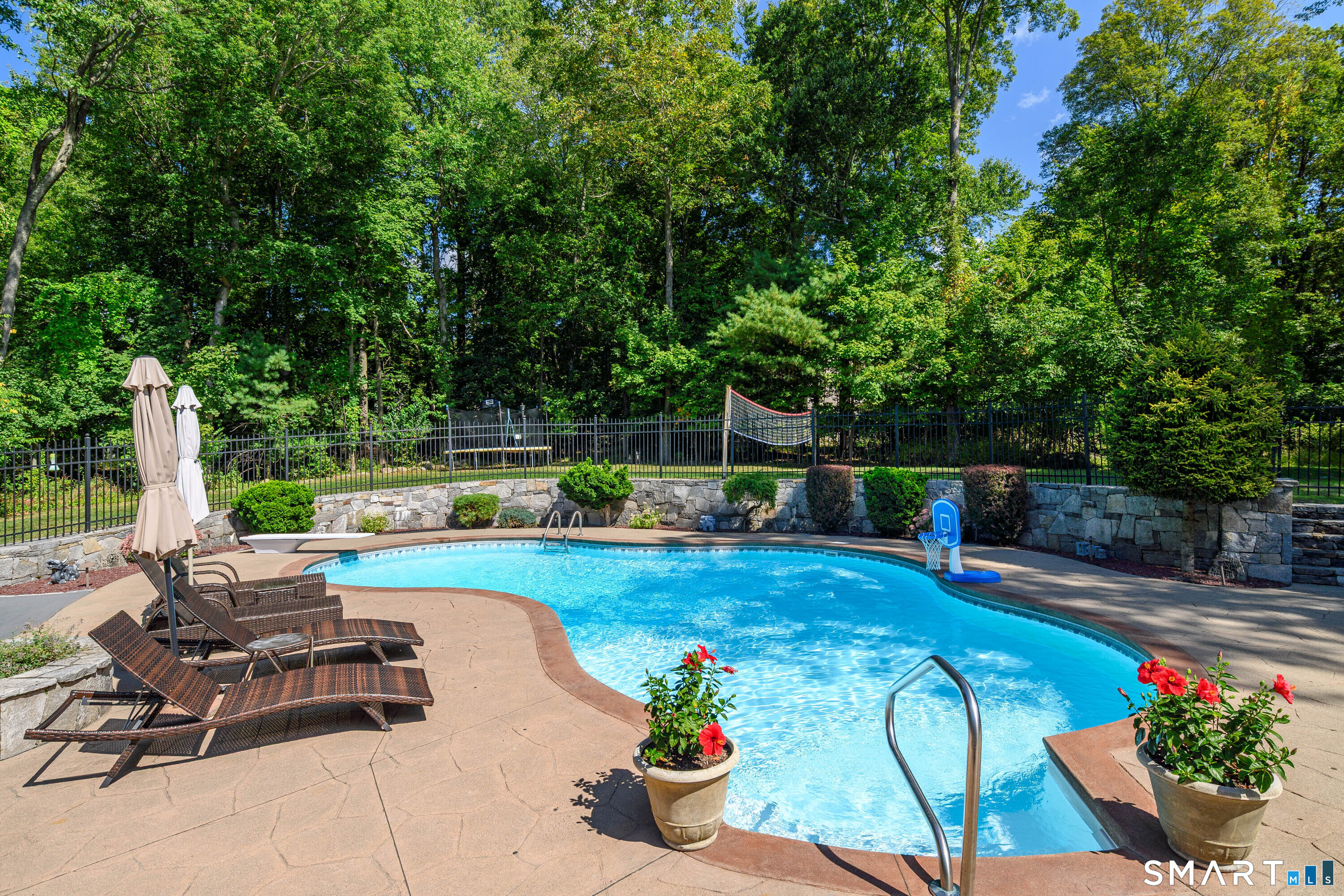 Homes for sale in New Fairfield, CT | 8 Woodridge Ln, New Fairfield, CT 06812 | MLS# 24147312