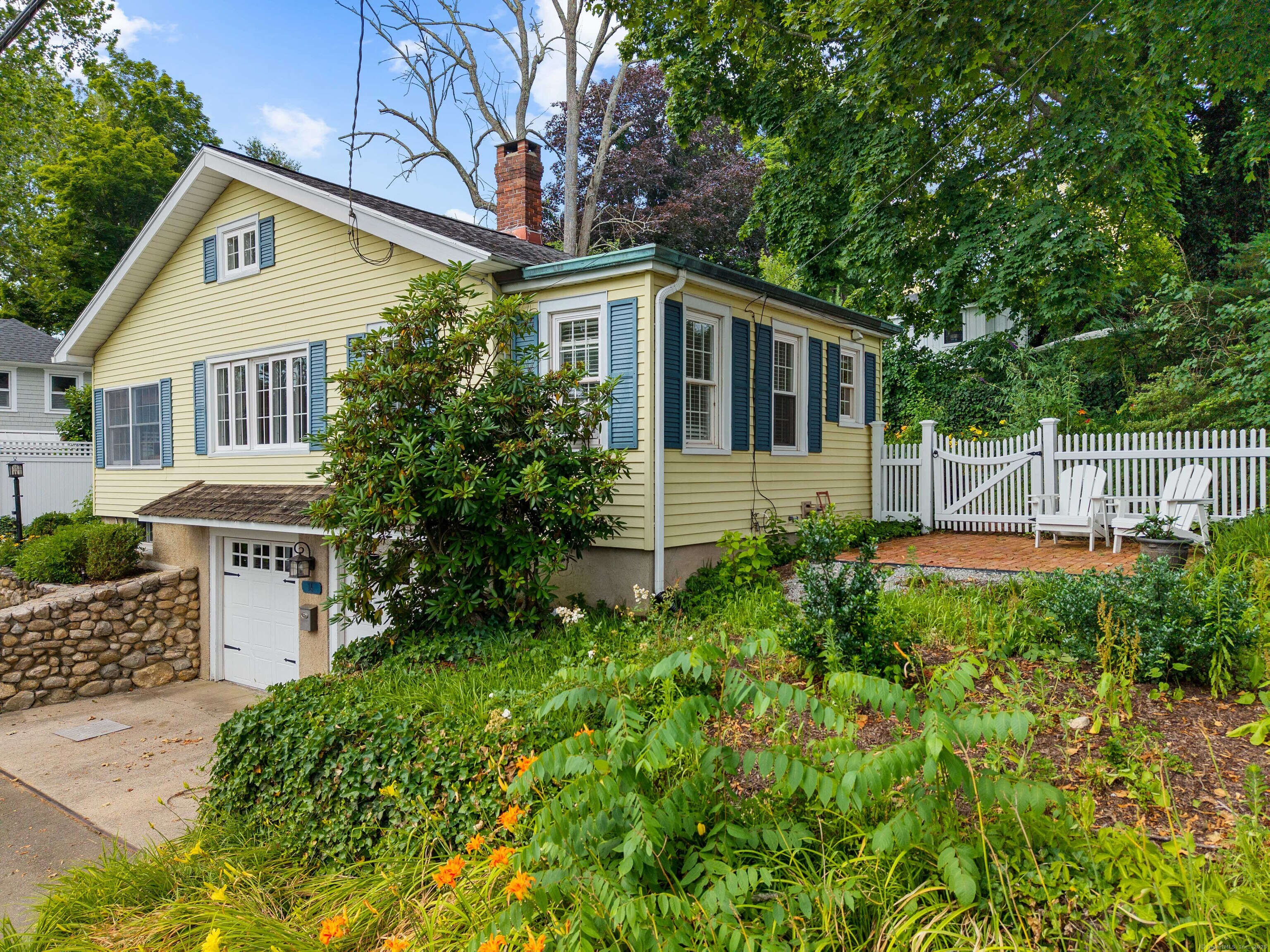 Photo 3 of 16 Main Street, Essex, CT