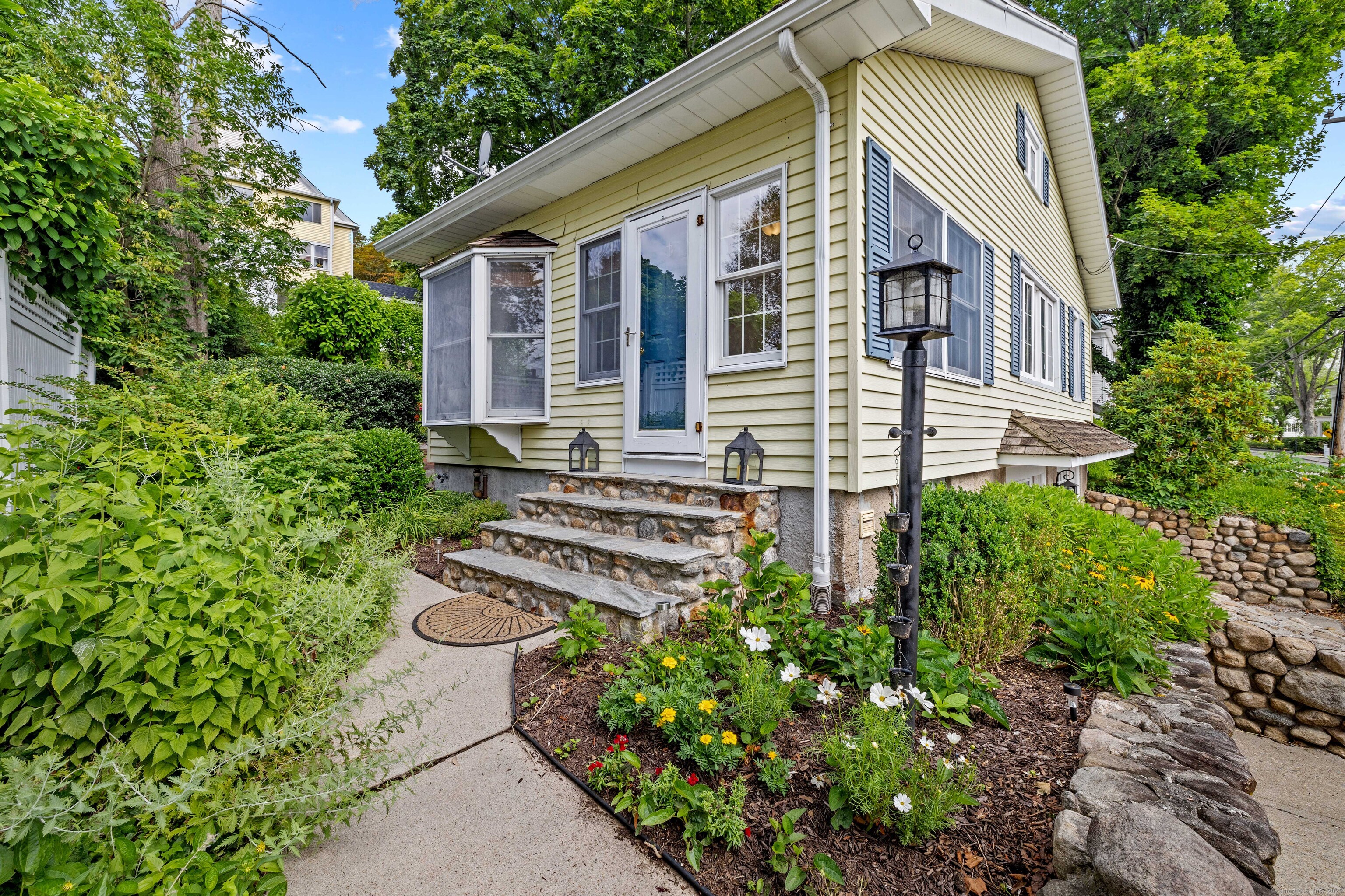 Photo 4 of 16 Main Street, Essex, CT