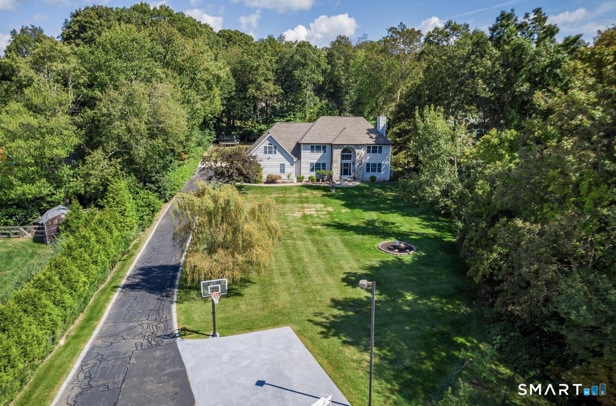 Homes for sale in New Fairfield, CT | 8 Woodridge Ln, New Fairfield, CT 06812 | MLS# 24147312