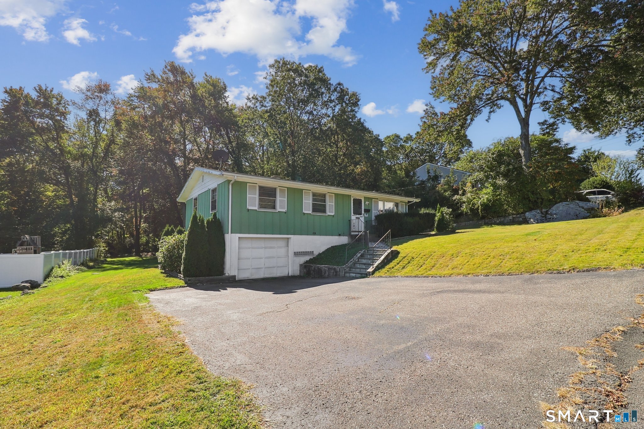 Homes for sale in Naugatuck, CT | 72 Hilltop Rd, Naugatuck, CT 06770 | MLS# 24141561