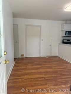 Photo 3 of 655 West Avenue, Milford, CT