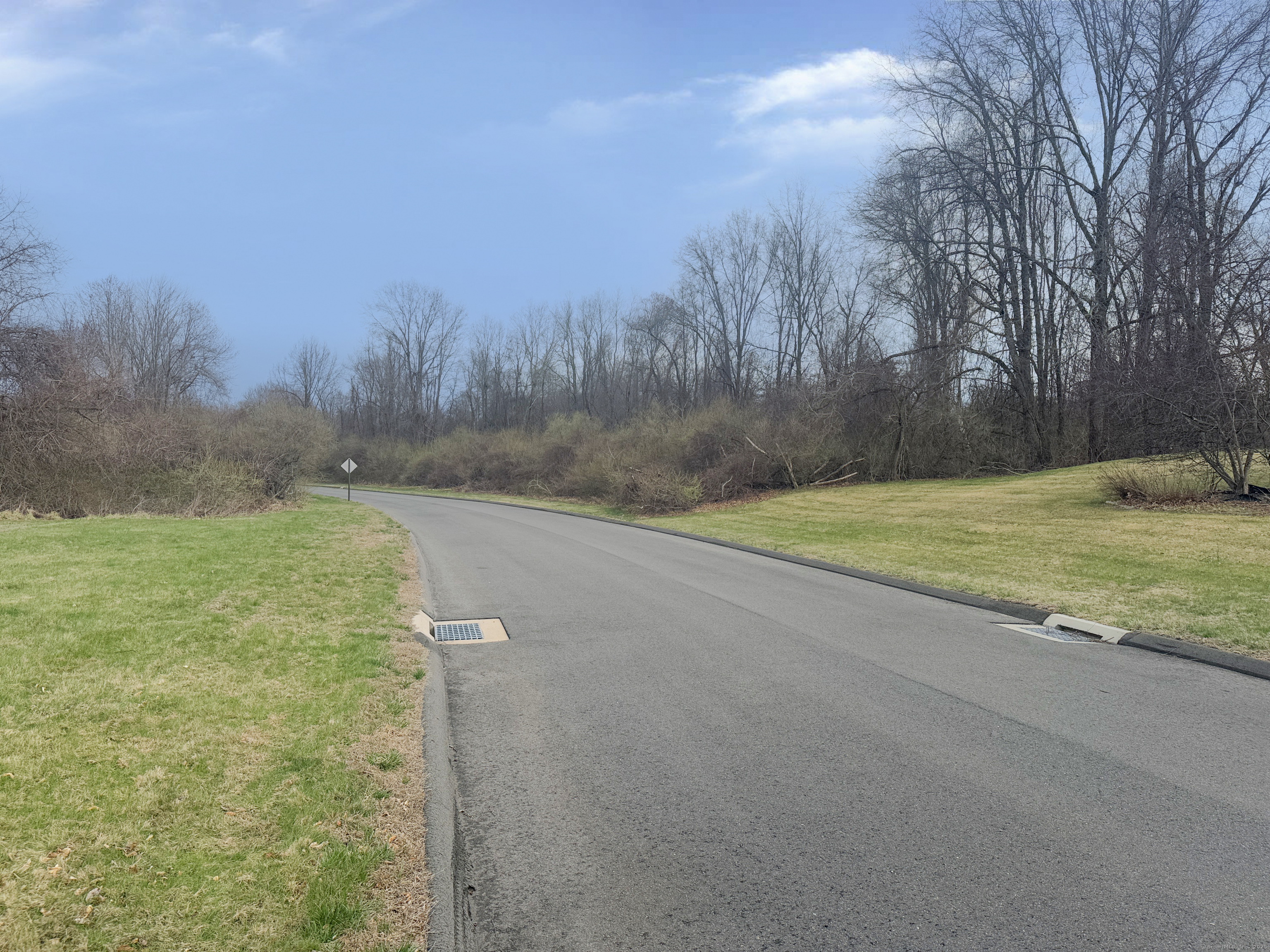 Homes for sale in East Granby, CT | 39 Ridge Blvd, East Granby, CT 06026 | MLS# 24147817