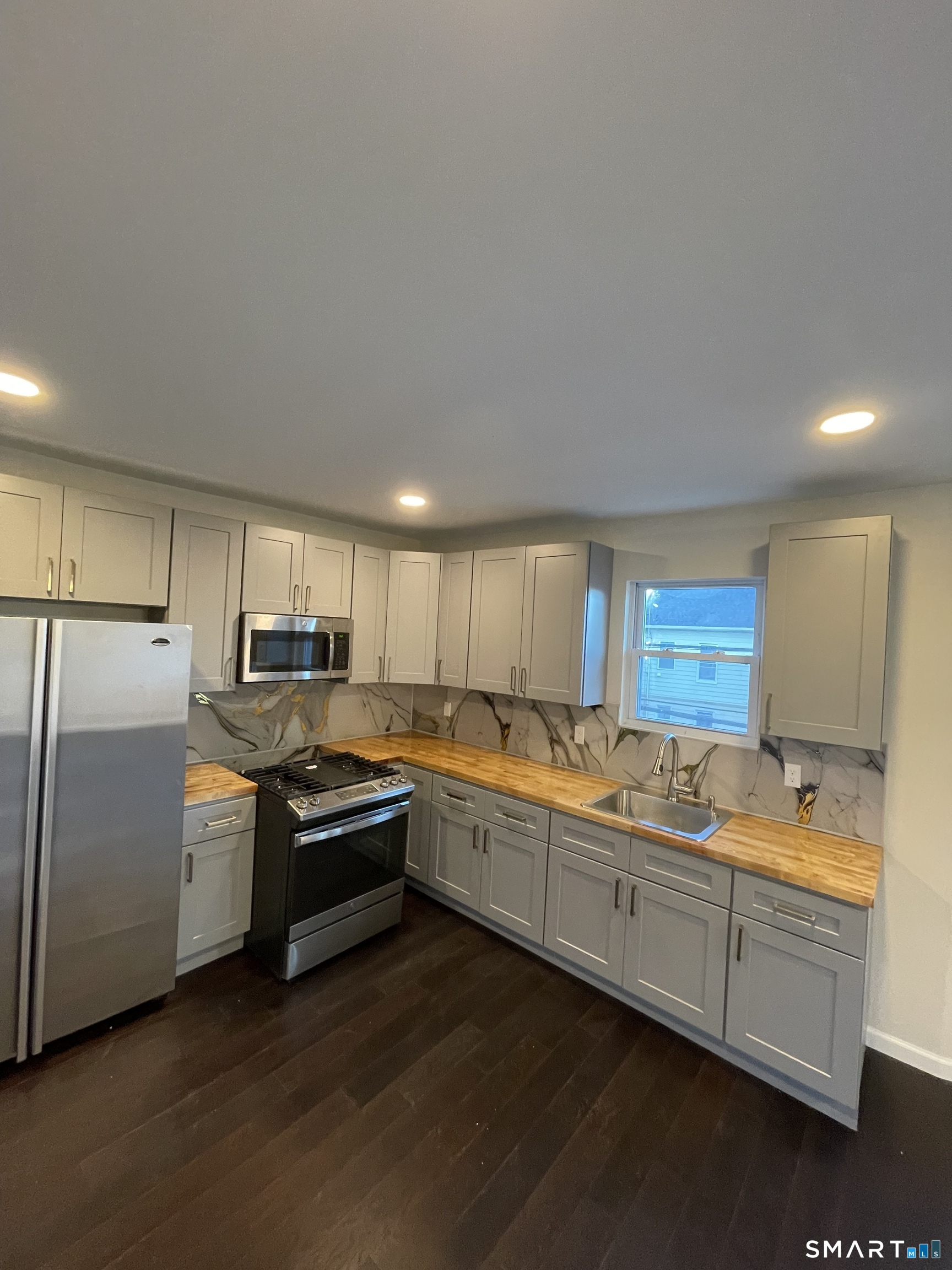 Photo 7 of 1202 Park Avenue, Bridgeport, CT