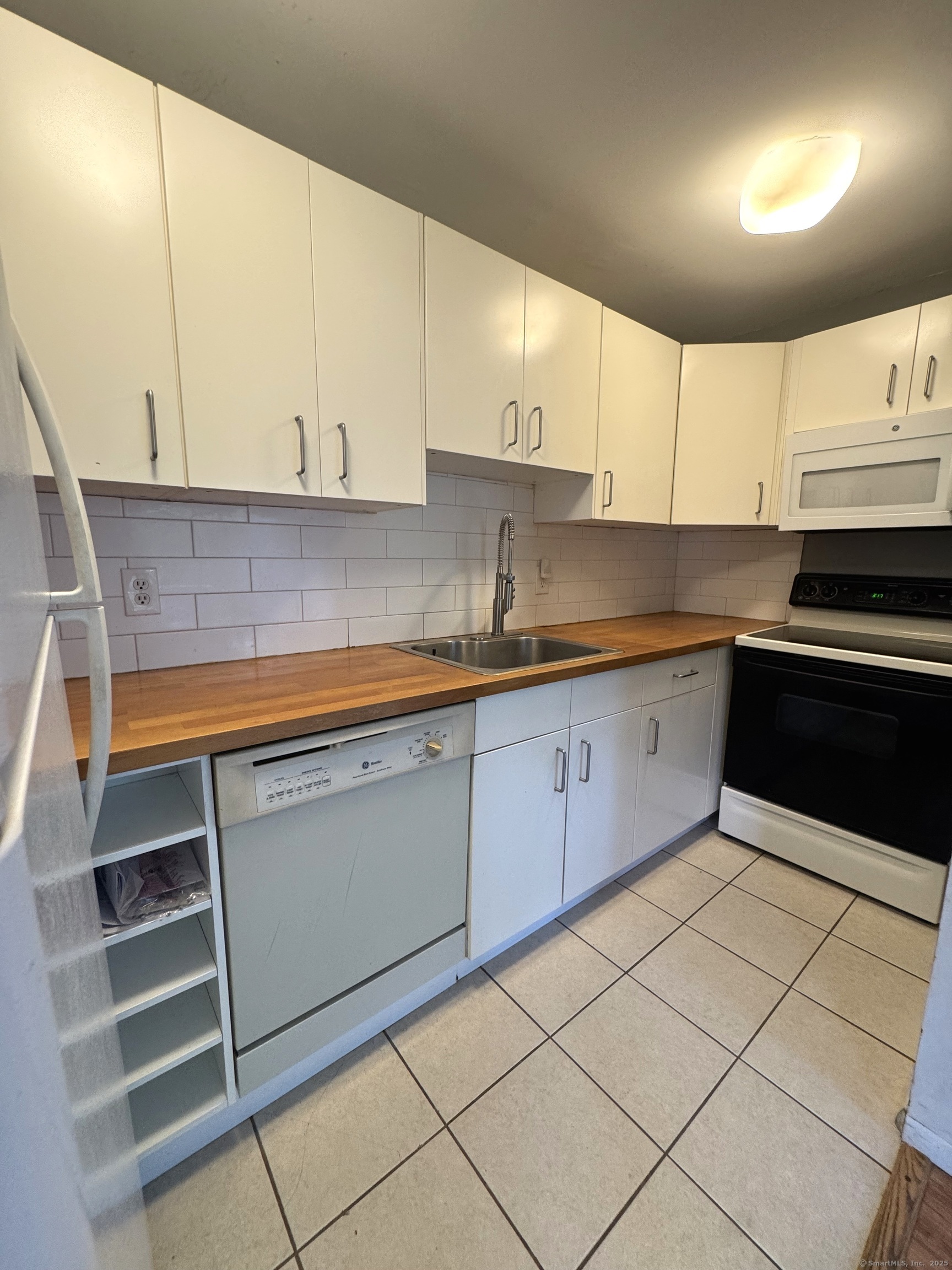 Homes for sale in Guilford, CT | 66 Mohawk Trl #66, Guilford, CT 06437 | MLS# 24148024