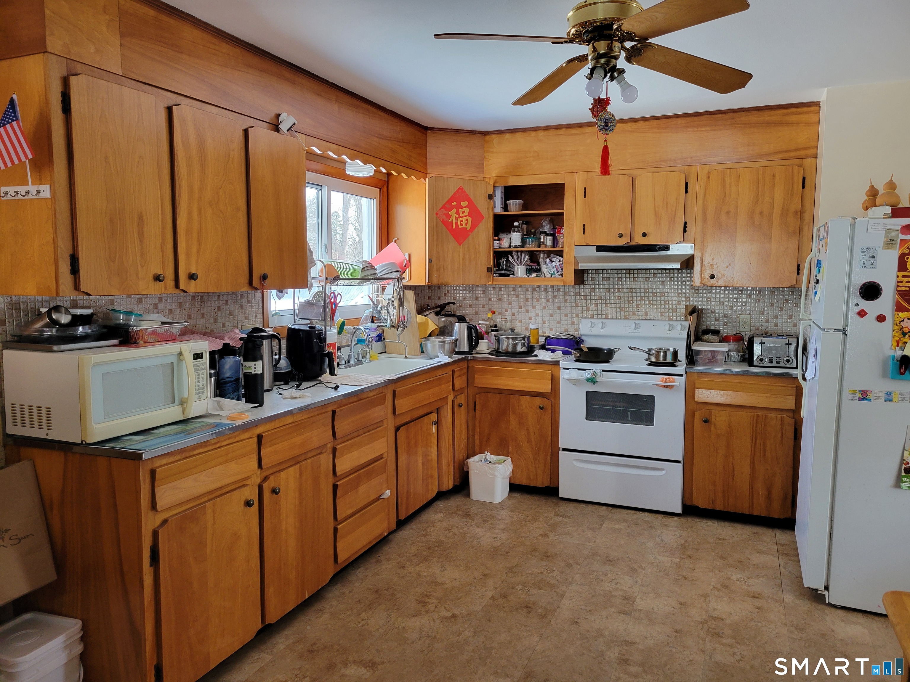 Homes for sale in Trumbull, CT | 18 Pert St, Trumbull, CT 06611 | MLS# 24148020