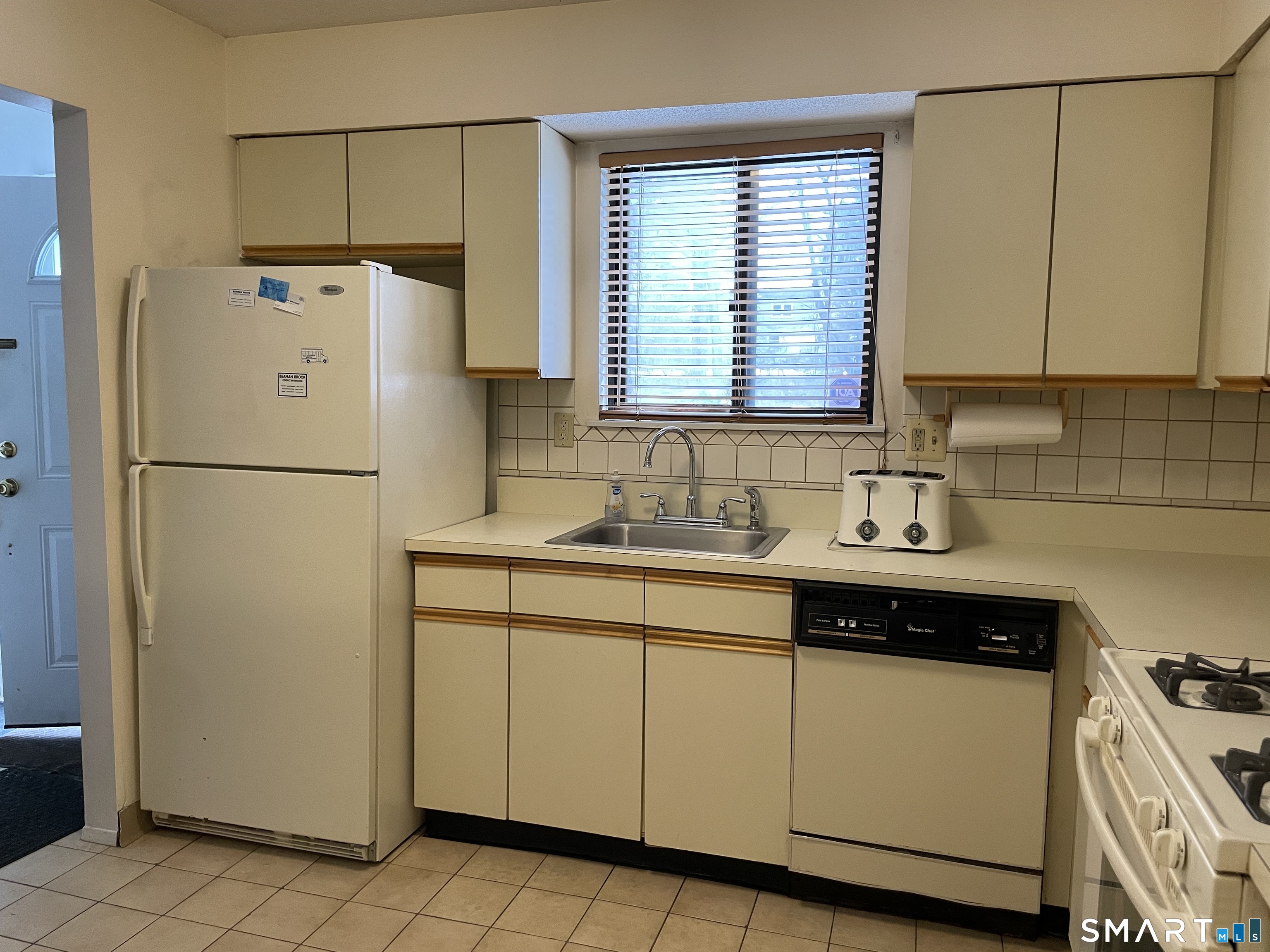 Photo 6 of 12 Sutton Place, Bloomfield, CT