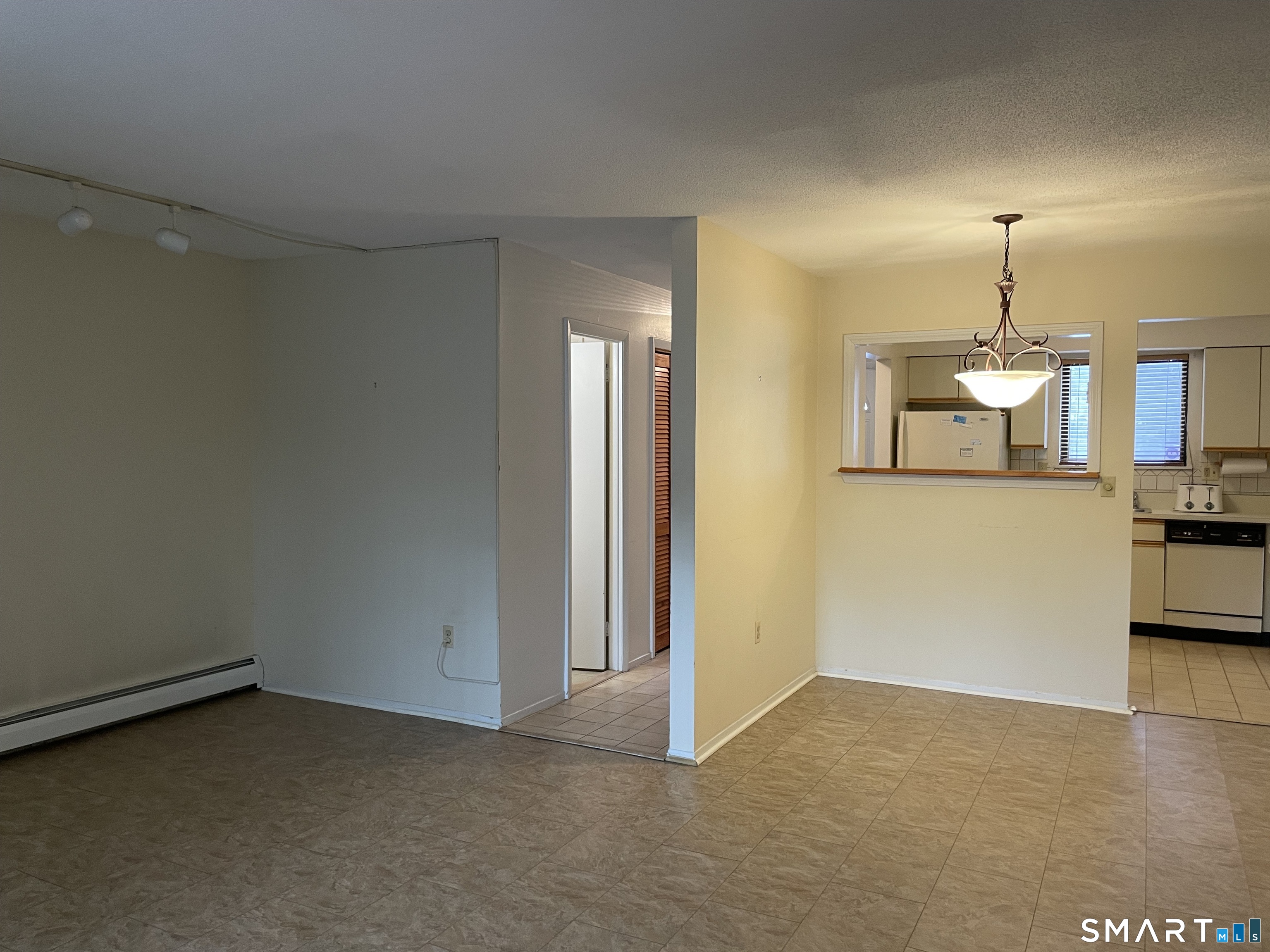 Photo 7 of 12 Sutton Place, Bloomfield, CT