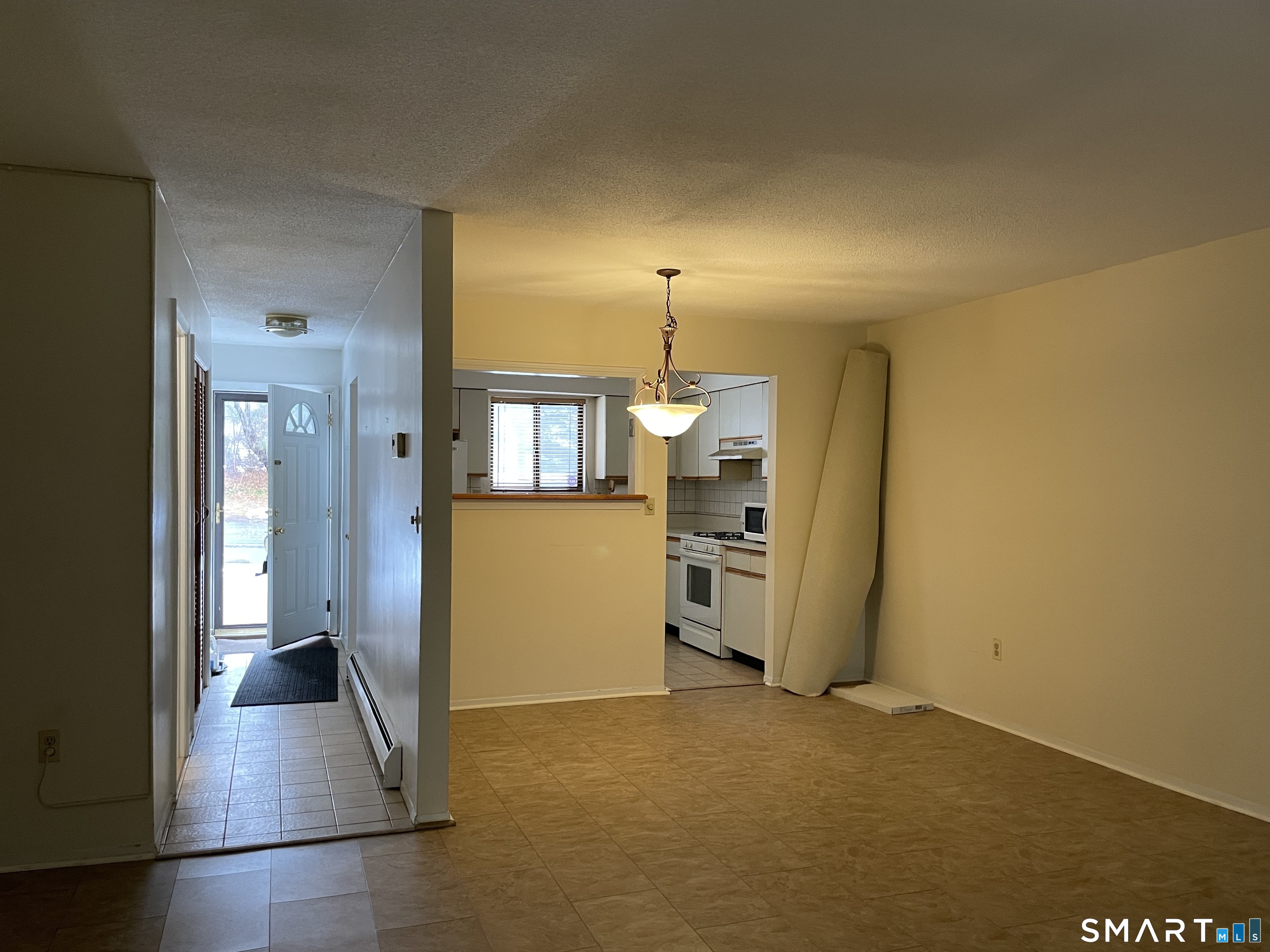 Photo 10 of 12 Sutton Place, Bloomfield, CT