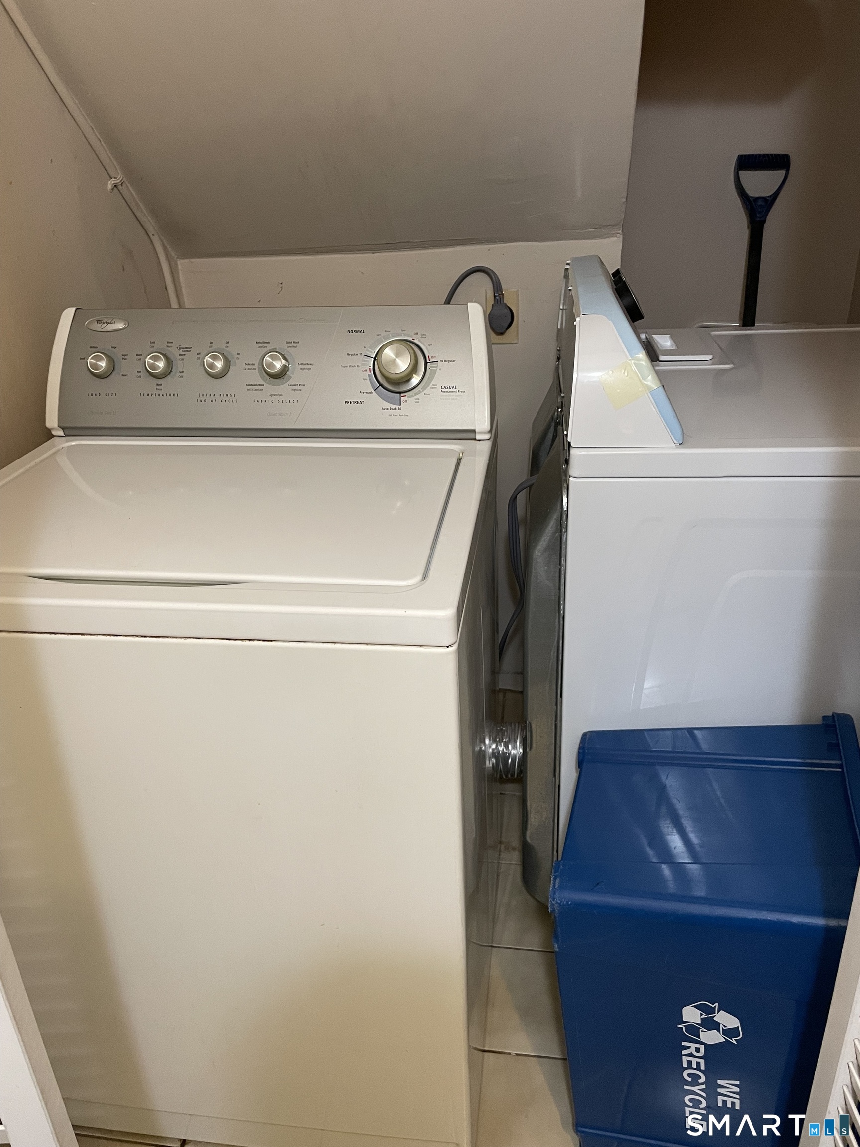 Photo 14 of 12 Sutton Place, Bloomfield, CT