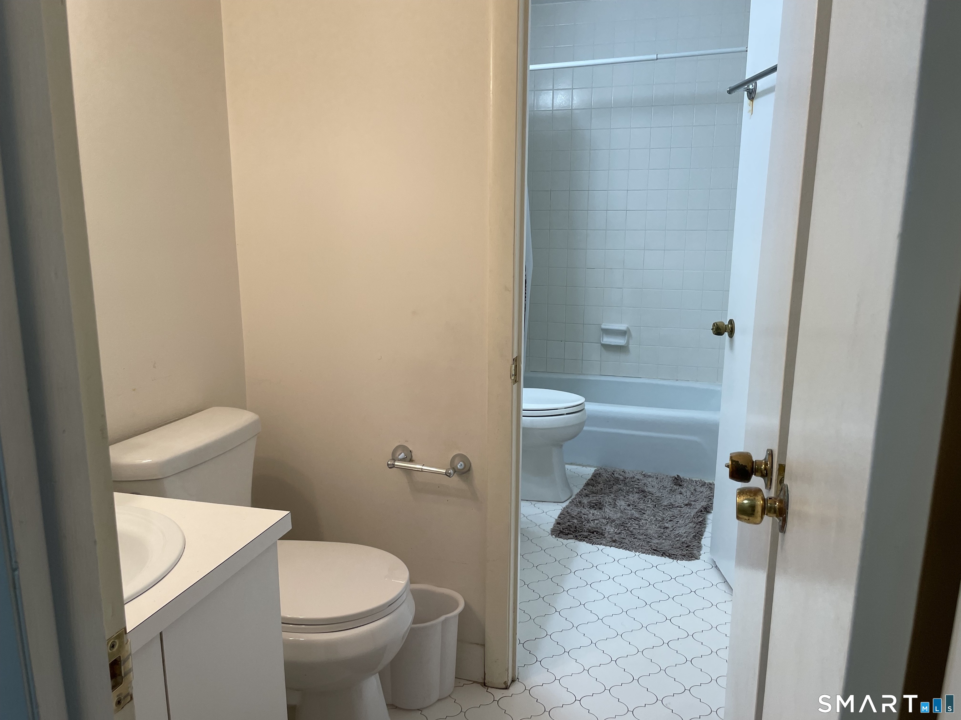 Photo 23 of 12 Sutton Place, Bloomfield, CT