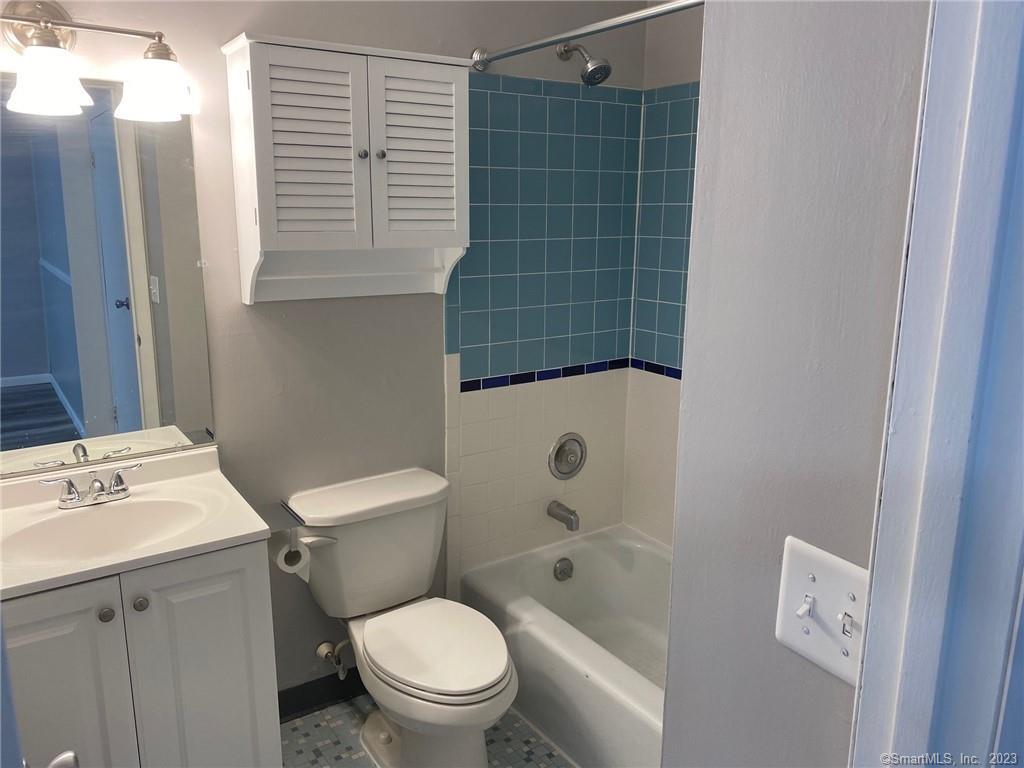 Photo 11 of 5 Village Walk, Wilton, CT