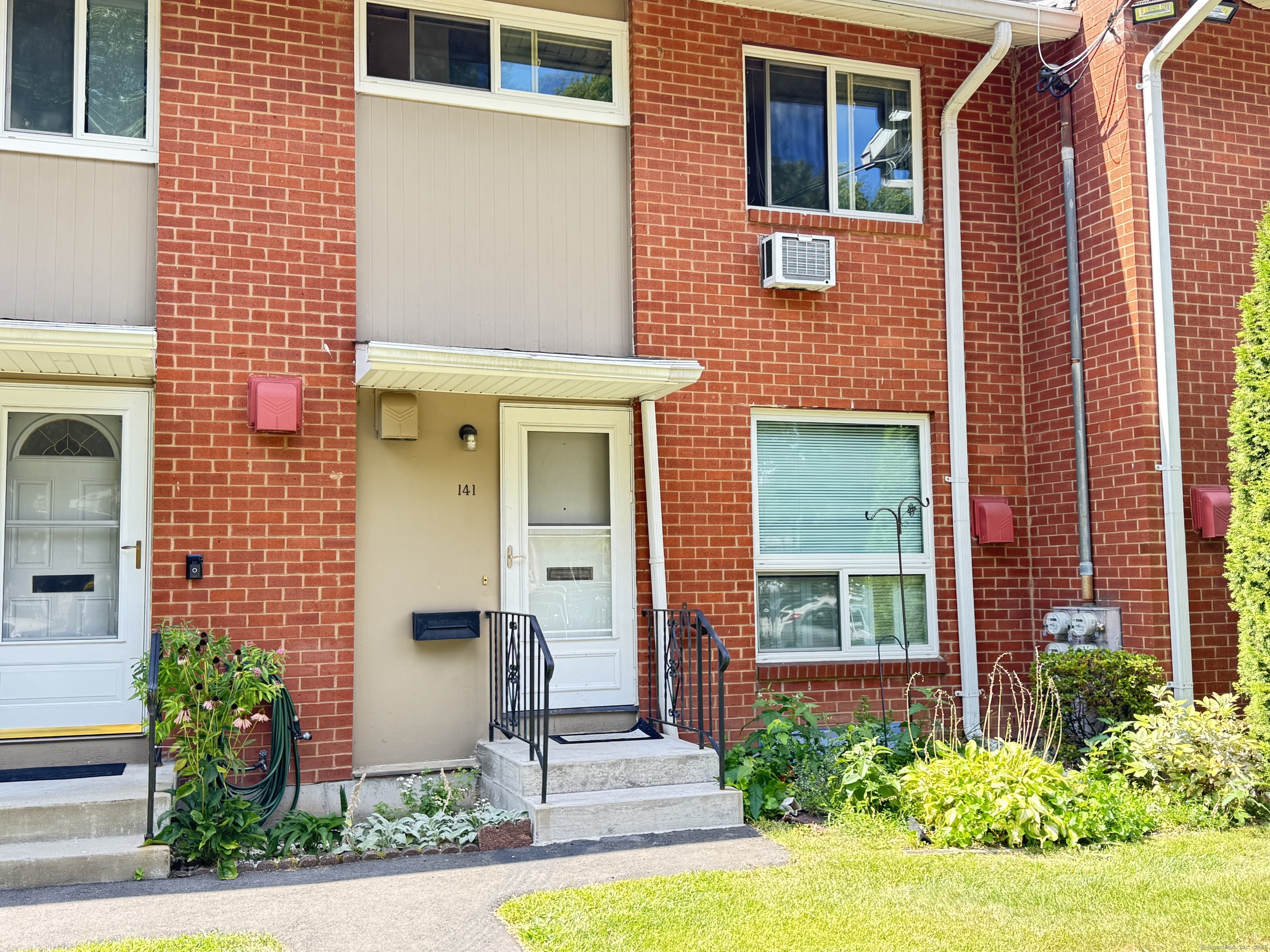 Homes for sale in Hamden, CT | 141 Worth Ave, Hamden, CT 06518 | MLS# 24148183