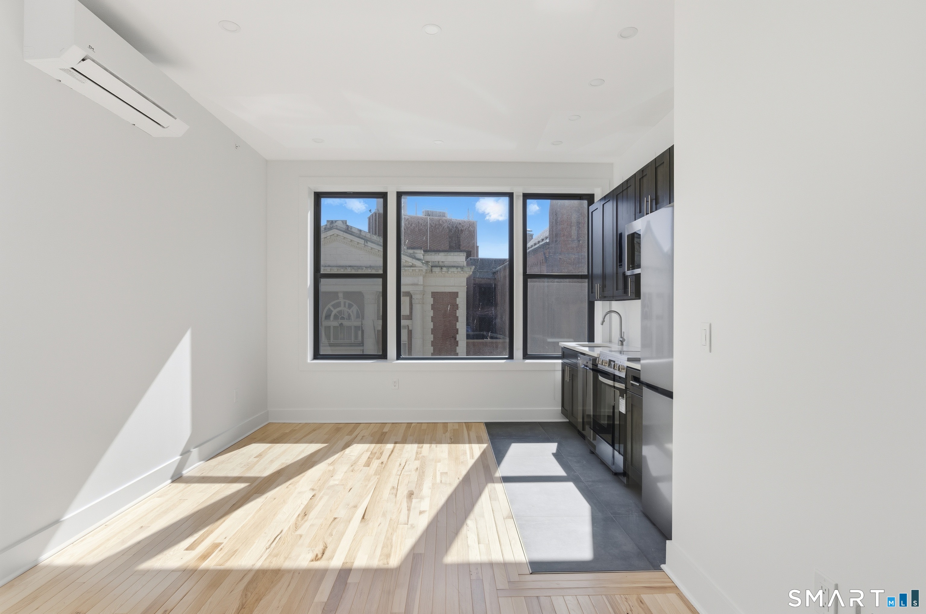 Photo 2 of 253 State Street, New London, CT