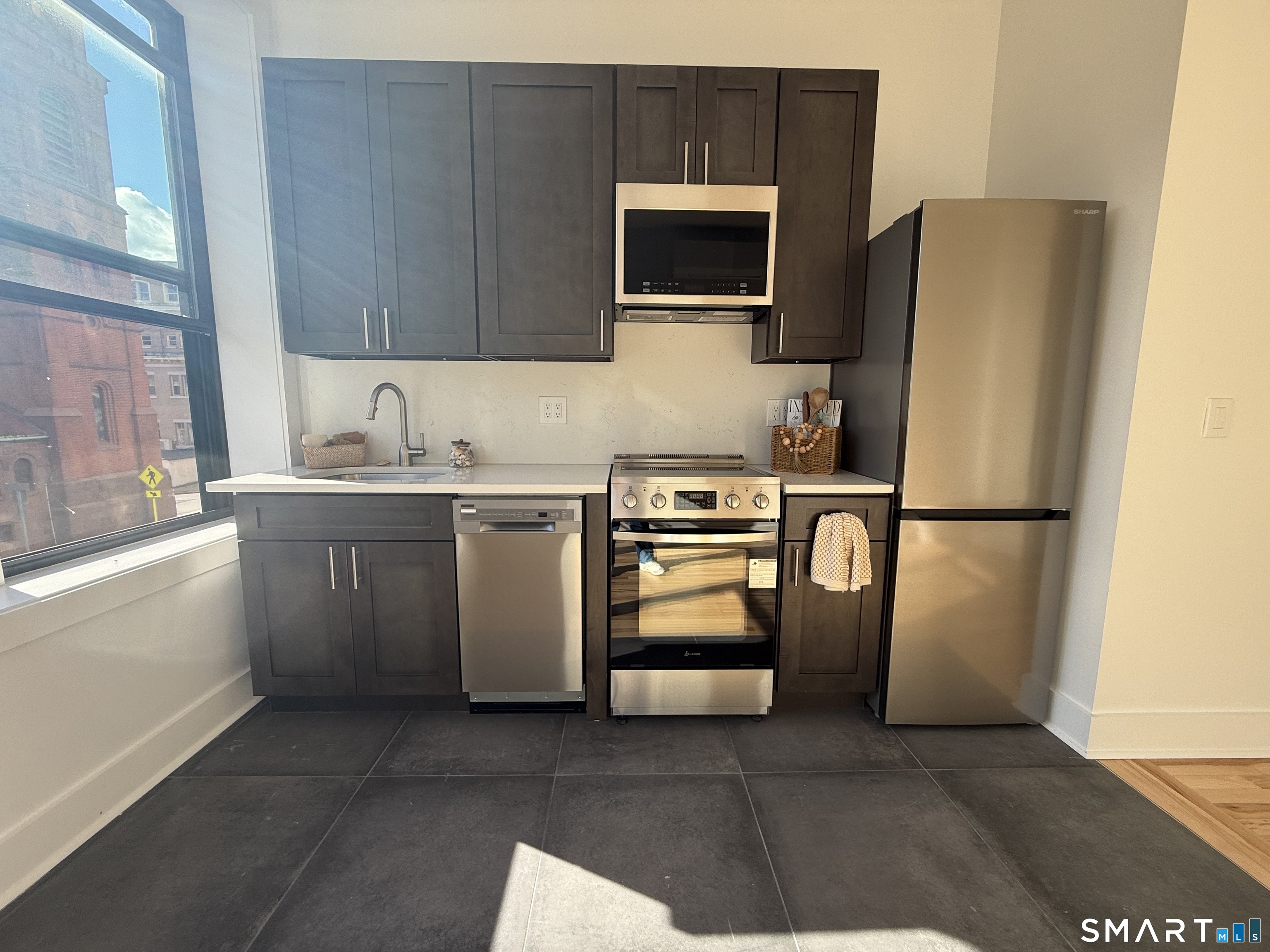 Photo 7 of 253 State Street, New London, CT