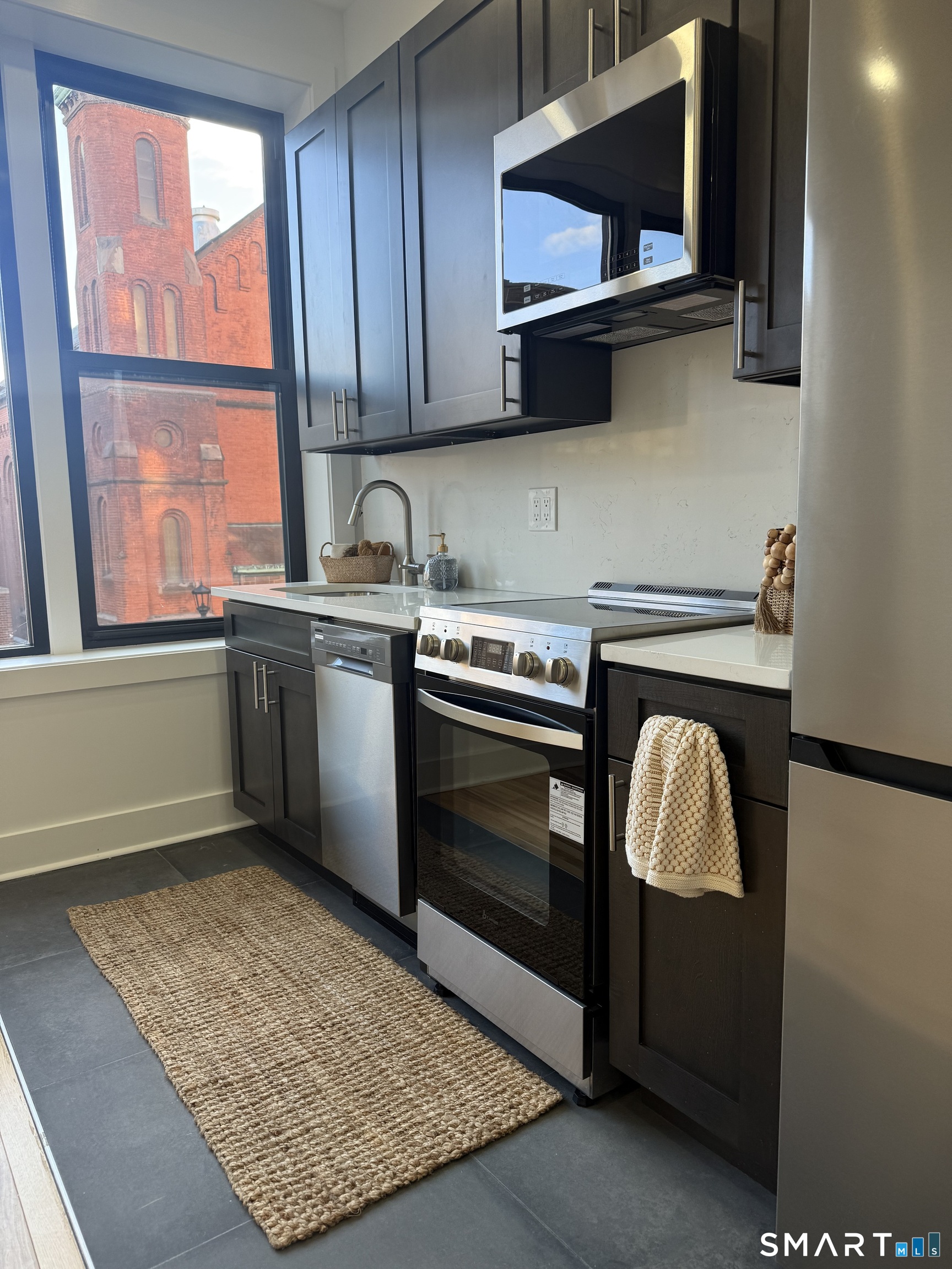 Photo 11 of 253 State Street, New London, CT