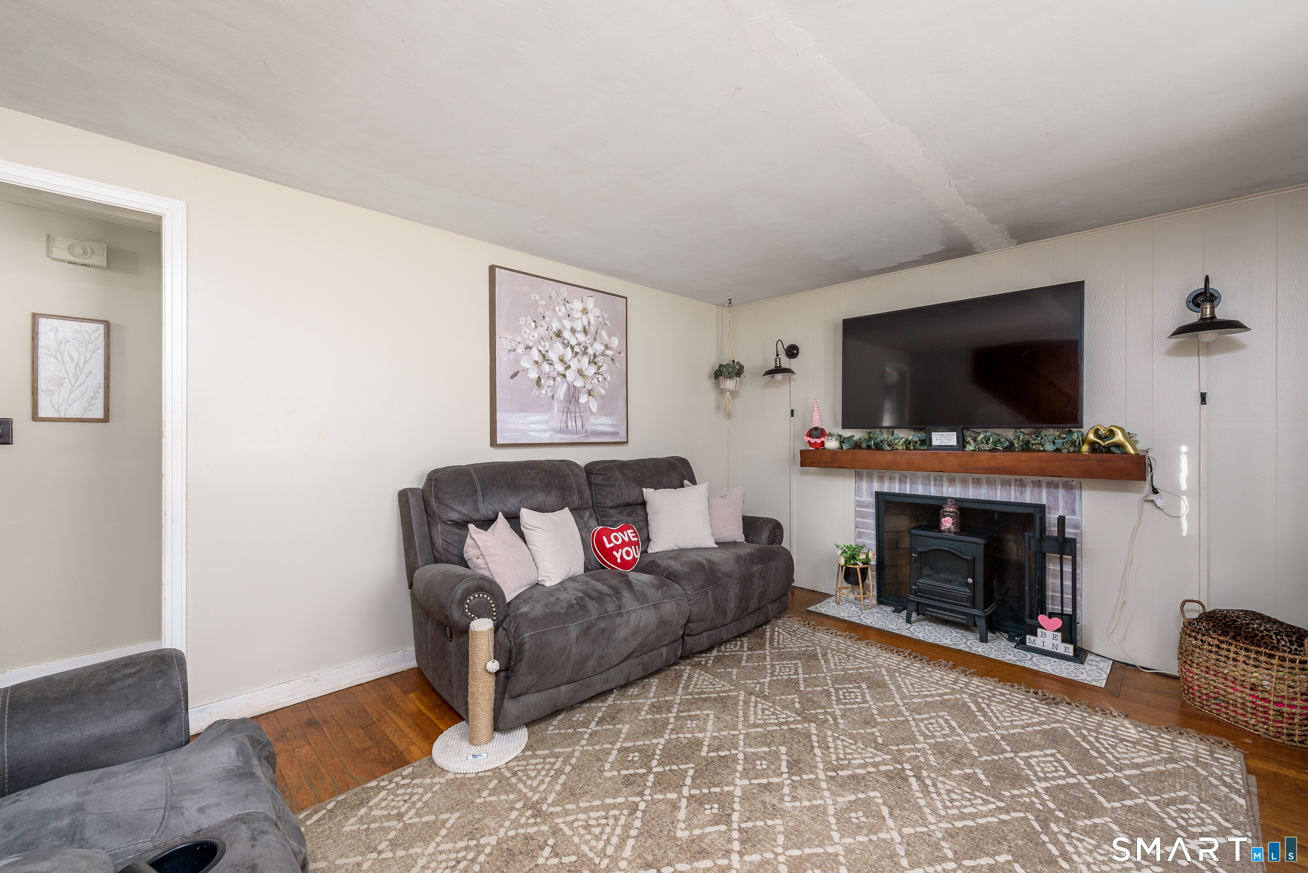 Homes for sale in Windsor, CT | 1035 N Worthy St, Windsor, CT 06095 | MLS# 24148147