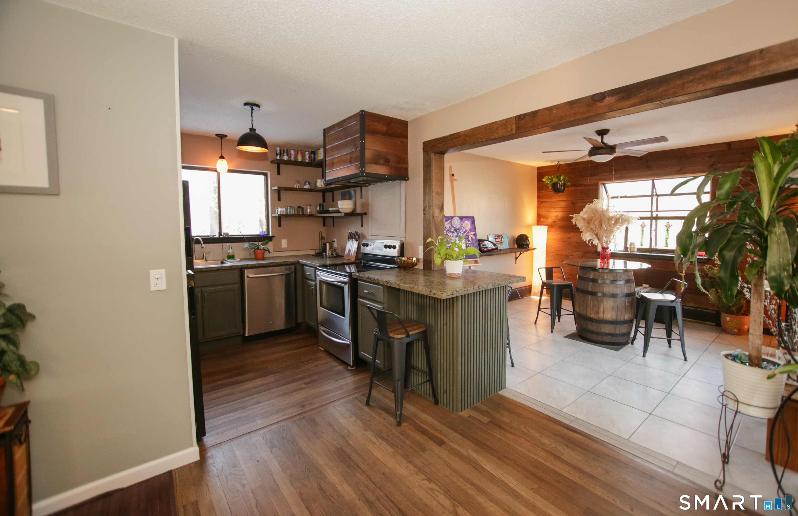 Photo 17 of 2 Meadow Court, Simsbury, CT