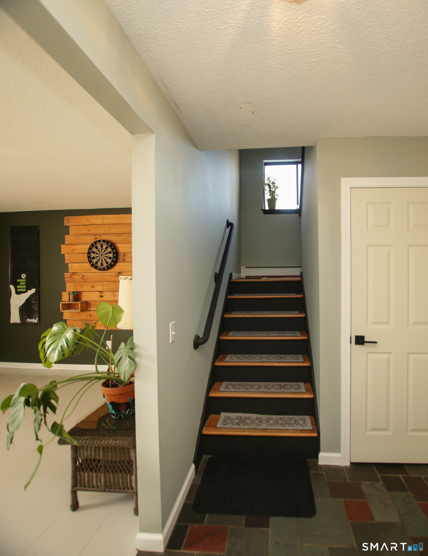 Photo 23 of 2 Meadow Court, Simsbury, CT