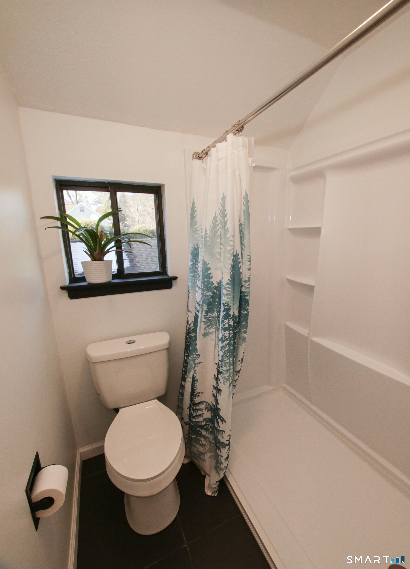 Photo 31 of 2 Meadow Court, Simsbury, CT