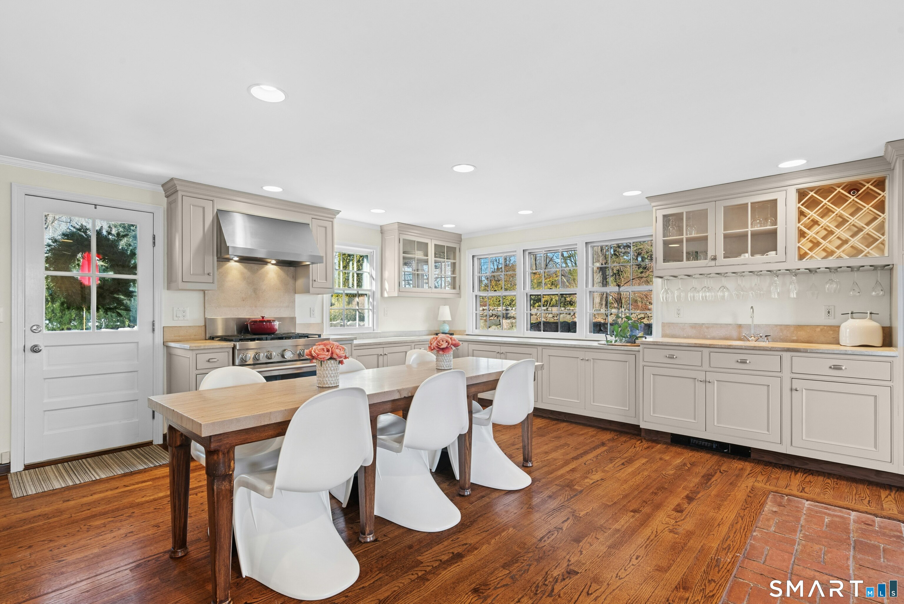 Photo 8 of 204 Parade Hill Road, New Canaan, CT