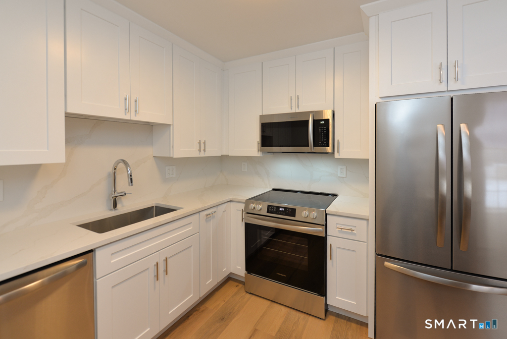 Homes for sale in New Milford, CT | 63 Glen Ridge Ct #63, New Milford, CT 06776 | MLS# 24148281