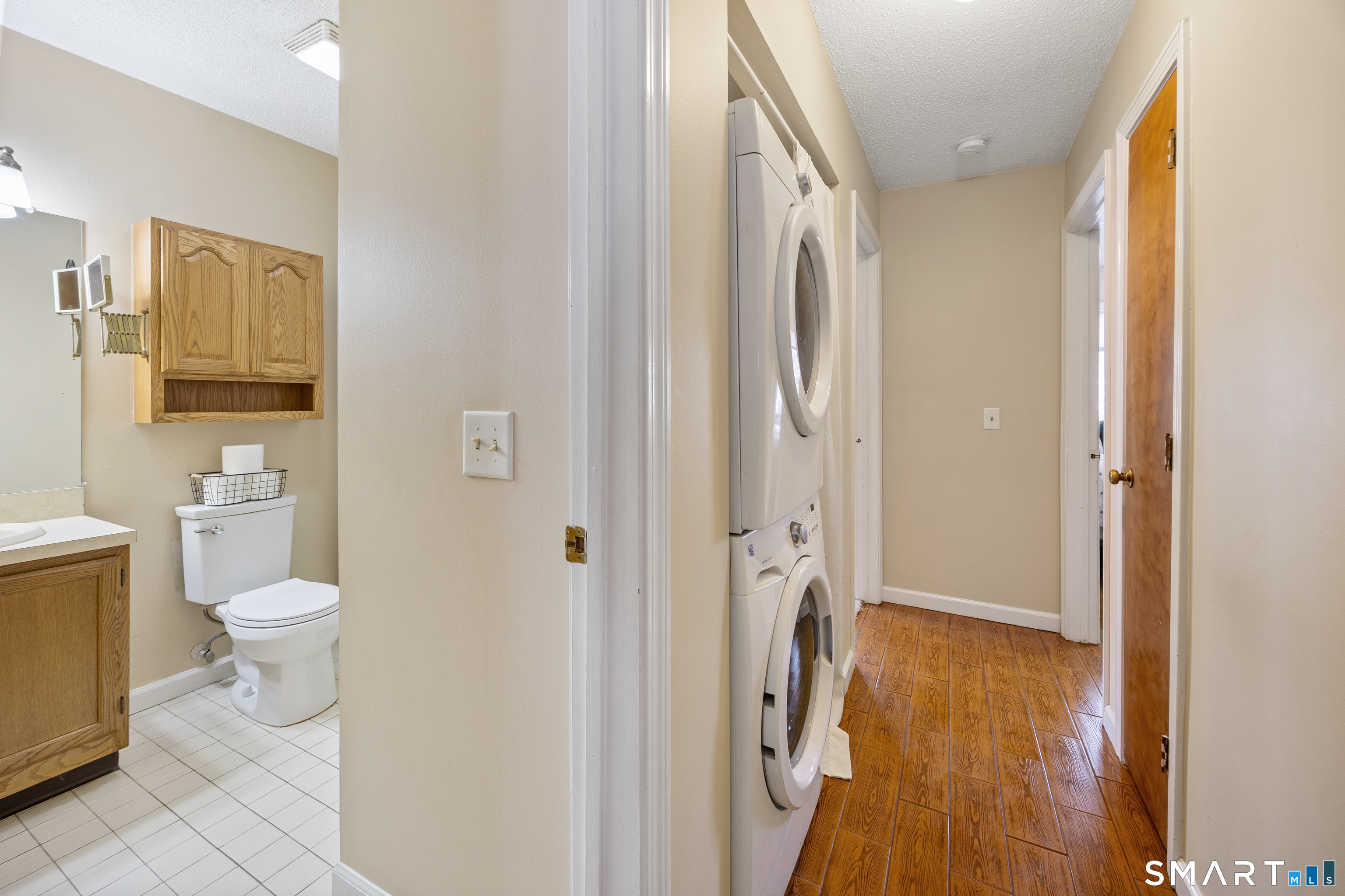 Photo 11 of 482 Lake Avenue, Bristol, CT