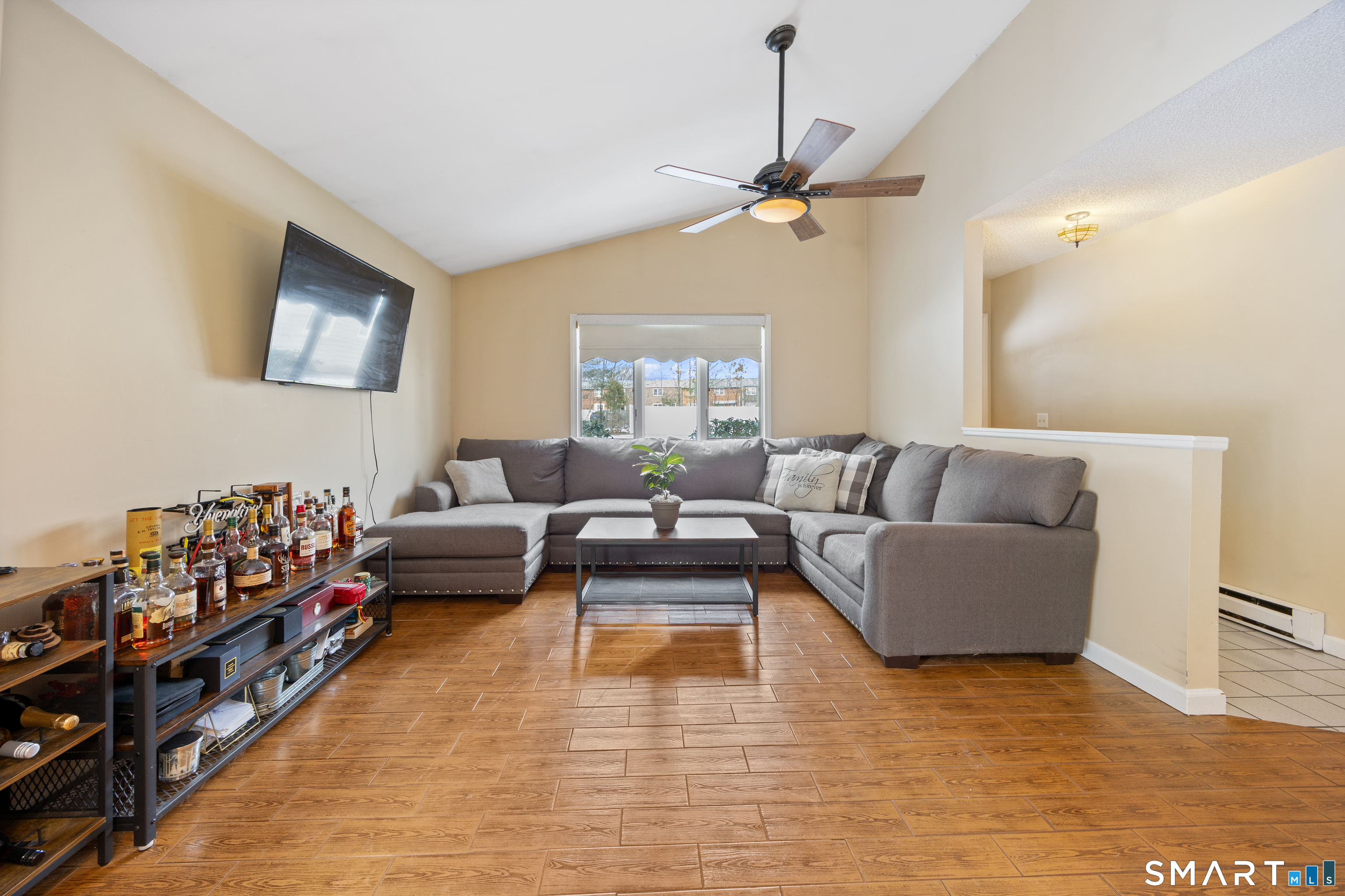 Photo 8 of 482 Lake Avenue, Bristol, CT