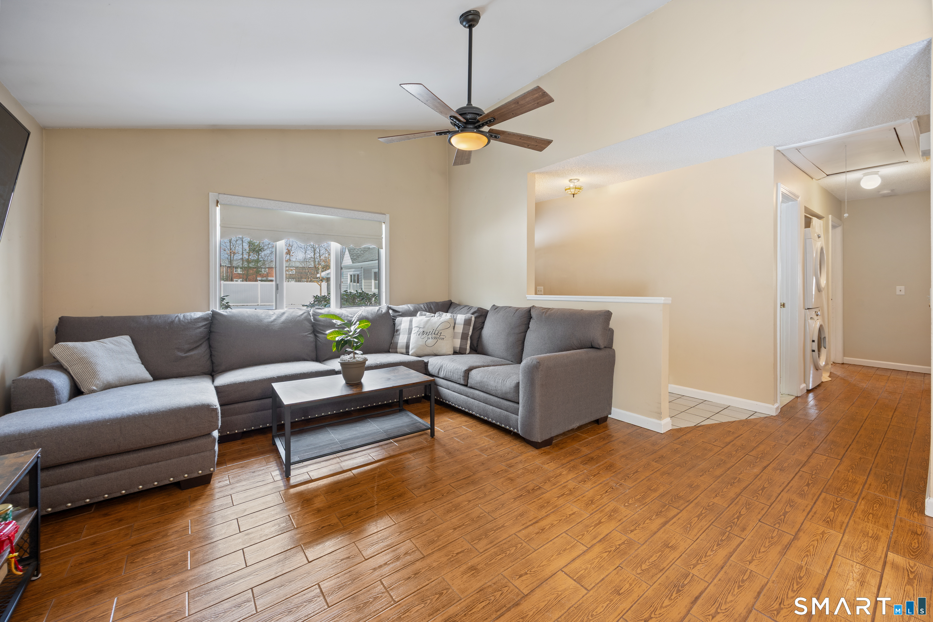 Photo 3 of 482 Lake Avenue, Bristol, CT