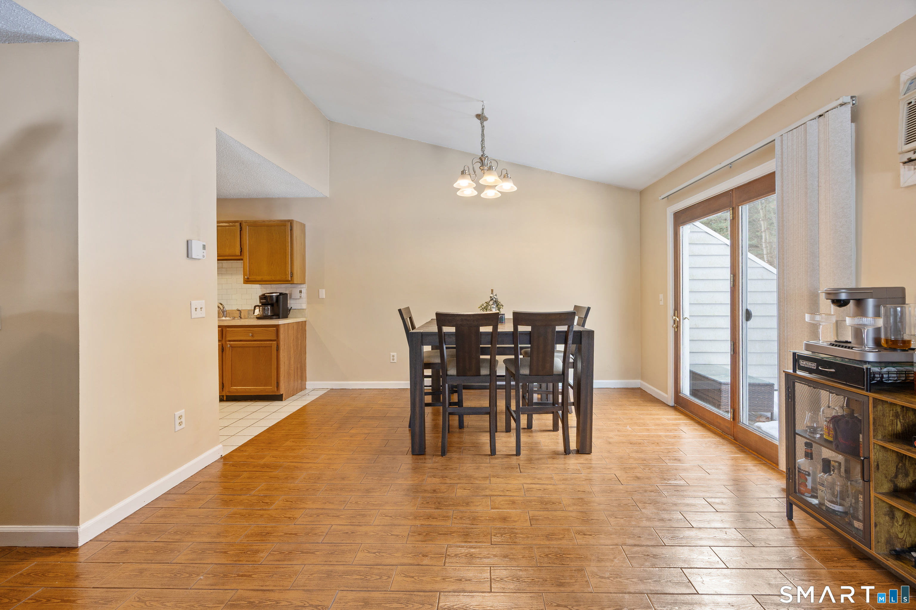 Photo 5 of 482 Lake Avenue, Bristol, CT