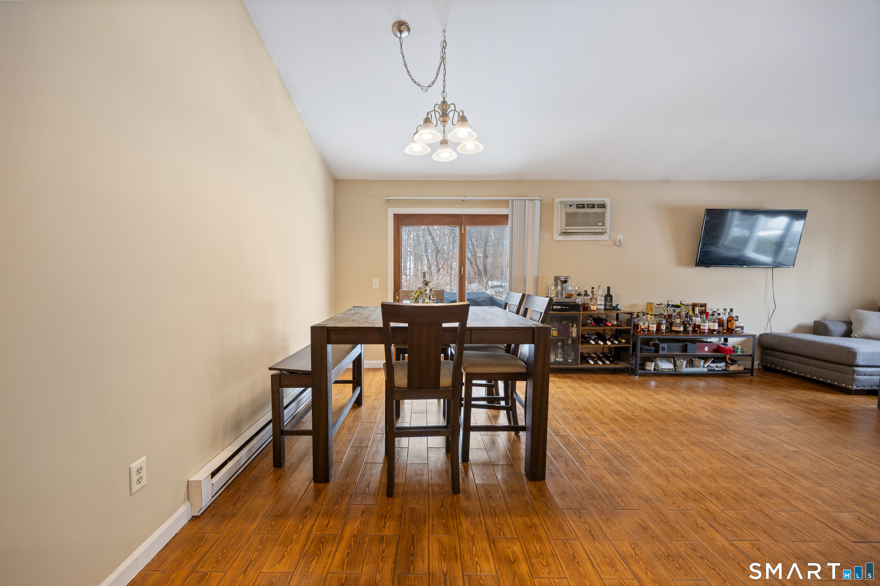 Photo 7 of 482 Lake Avenue, Bristol, CT