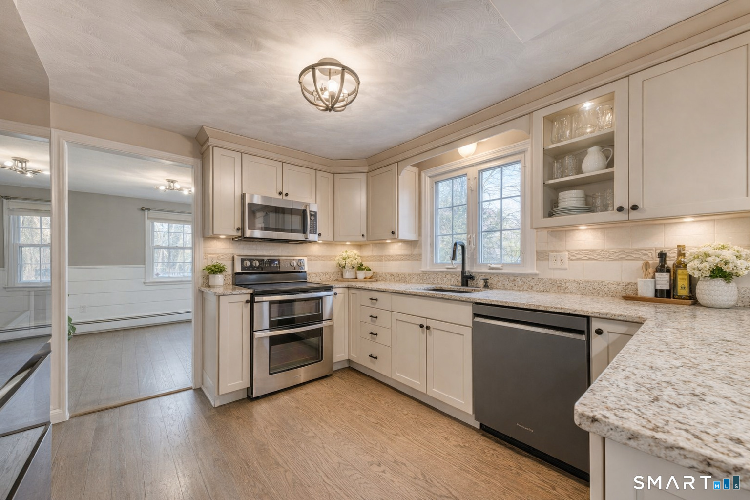 Photo 3 of 25 Hunter Lane, Glastonbury, CT