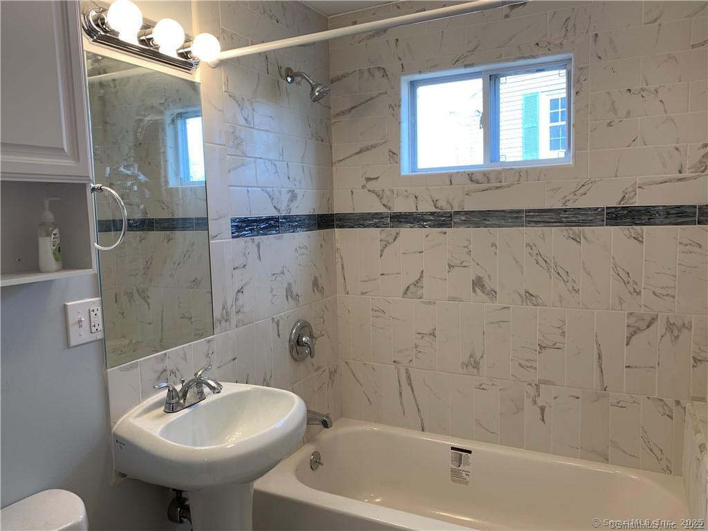 Photo 7 of 89 Cortland Circle, West Hartford, CT