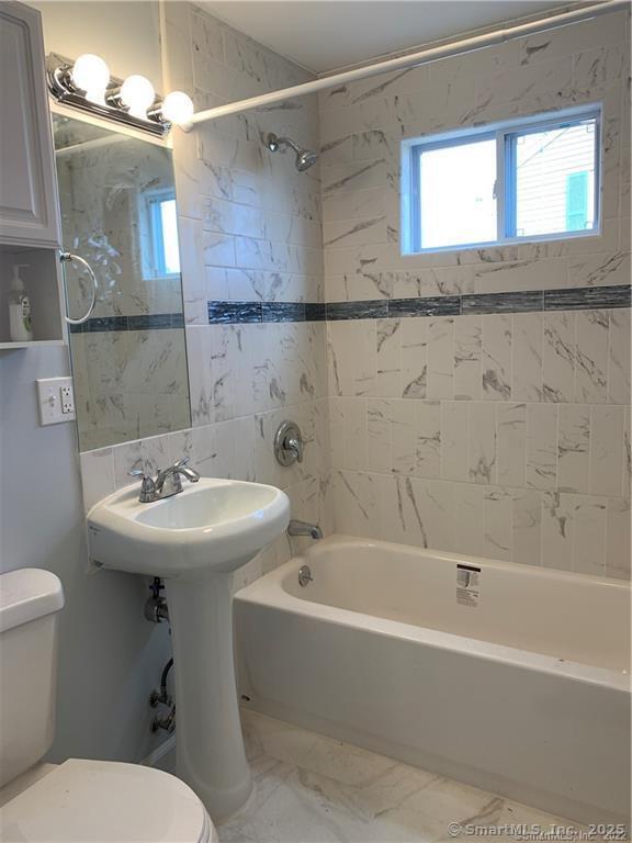 Photo 8 of 89 Cortland Circle, West Hartford, CT