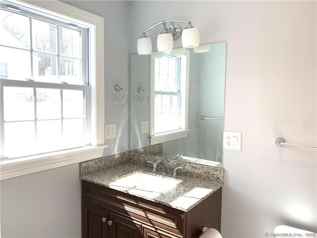 Photo 14 of 89 Cortland Circle, West Hartford, CT